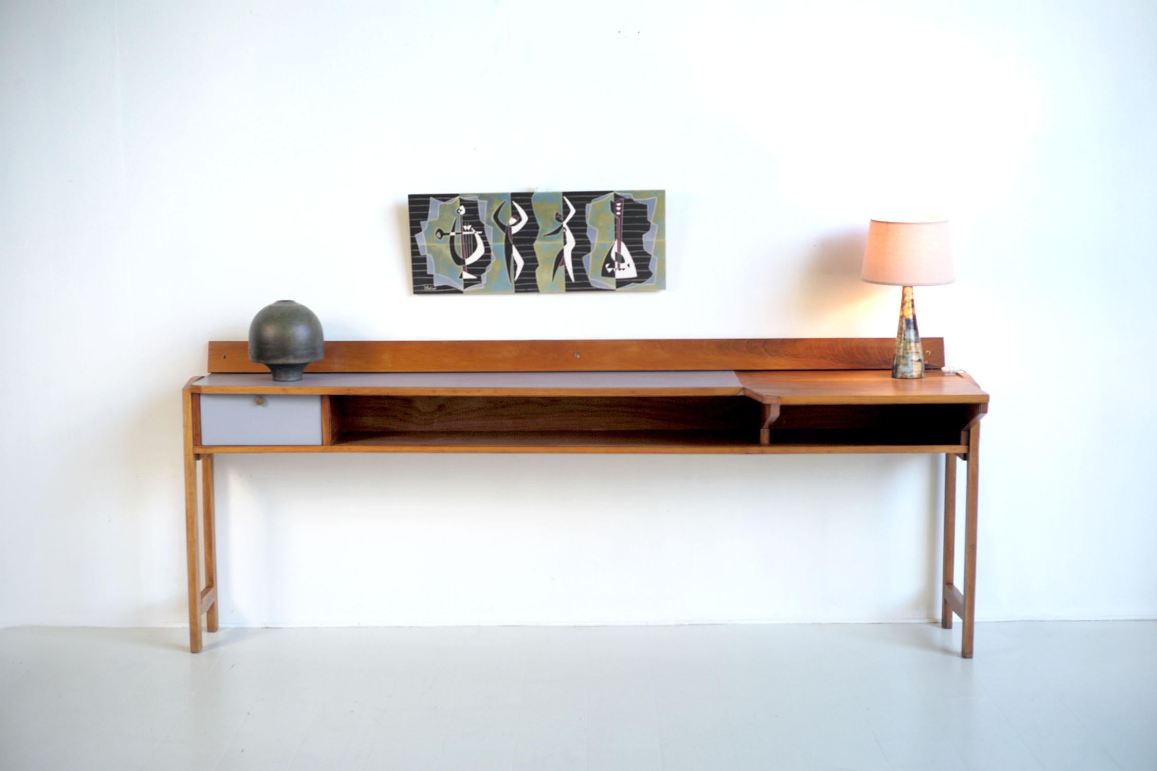 Console in flamed walnut and gray formica, Italy 1955 For Sale 1