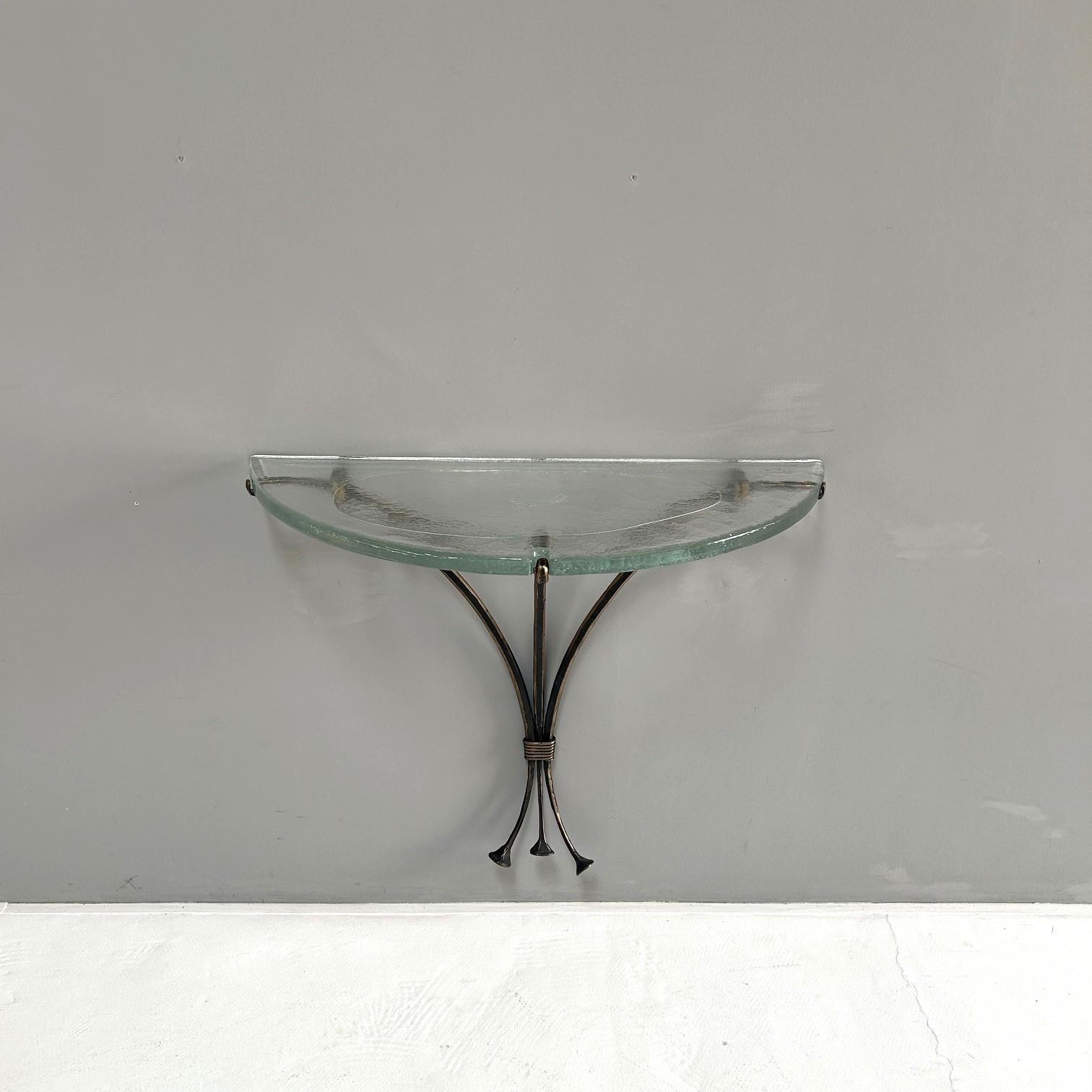 Console in forged bronze.
Glass pane specially cast and machined for this console.