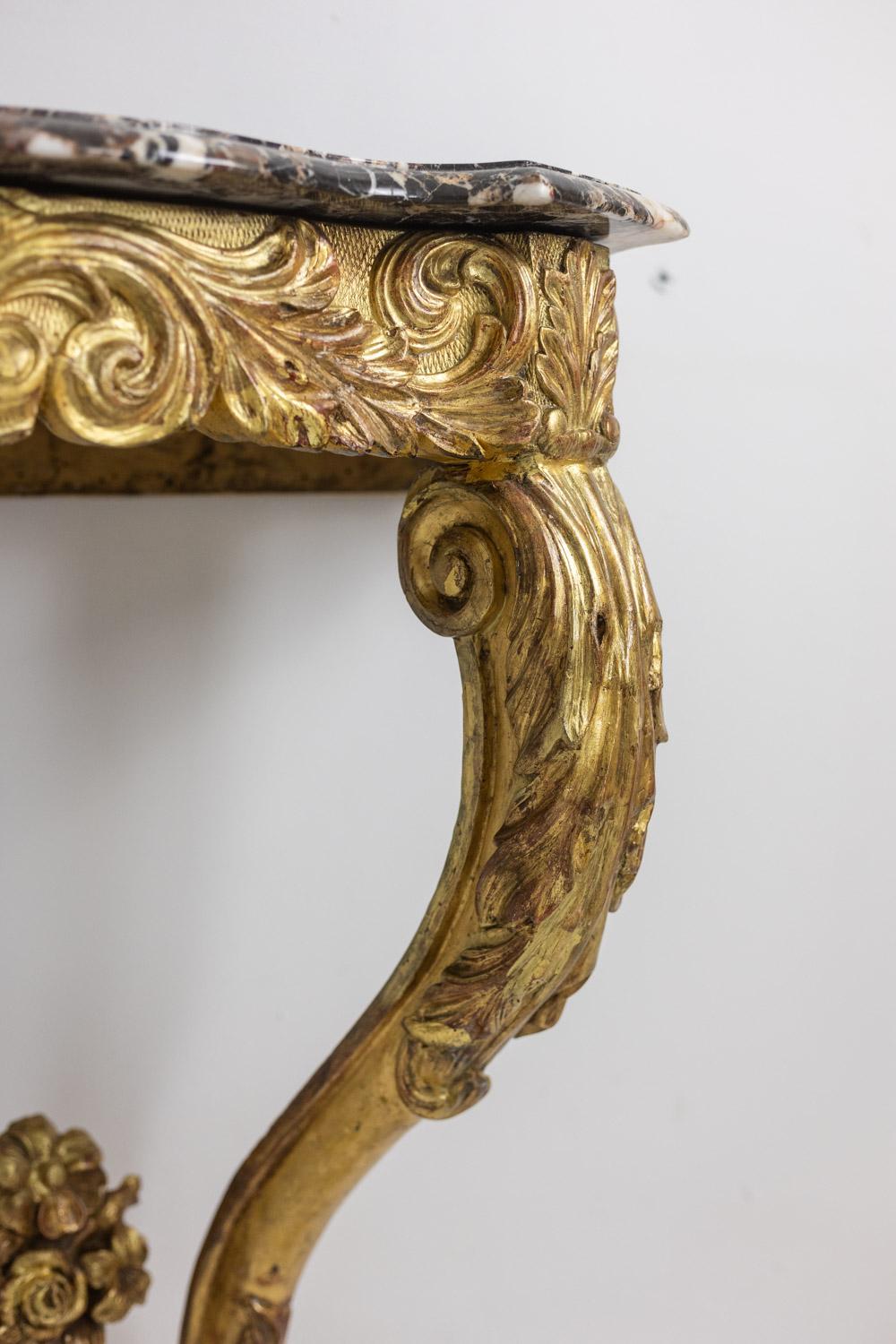 Console in gilded and carved wood from the Louis XV period. Circa 1880. In Excellent Condition For Sale In Saint-Ouen, FR