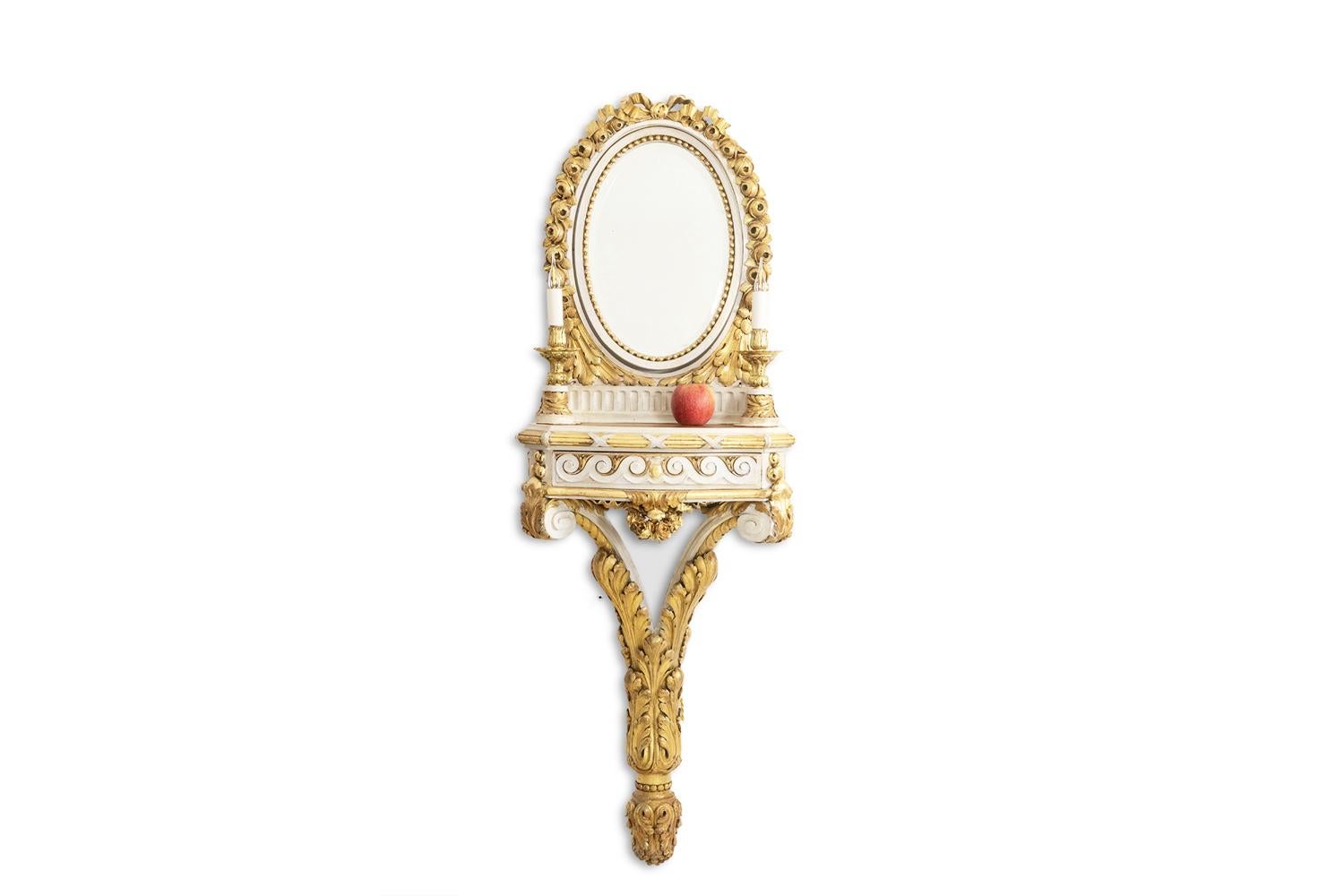 Consolle da parete in legno dorato e laccato in stile Luigi XVI, formante una toletta e con due luci con le loro coppe e i loro bobeches, la parte inferiore presenta una decorazione di foglie d'acanto, la parte centrale un cassetto a pressione sul