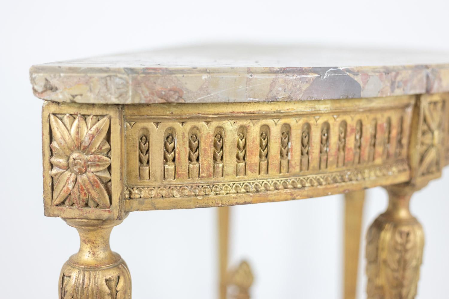 Console in gilded wood and Aleppo breccia marble. Circa 1780. For Sale 4