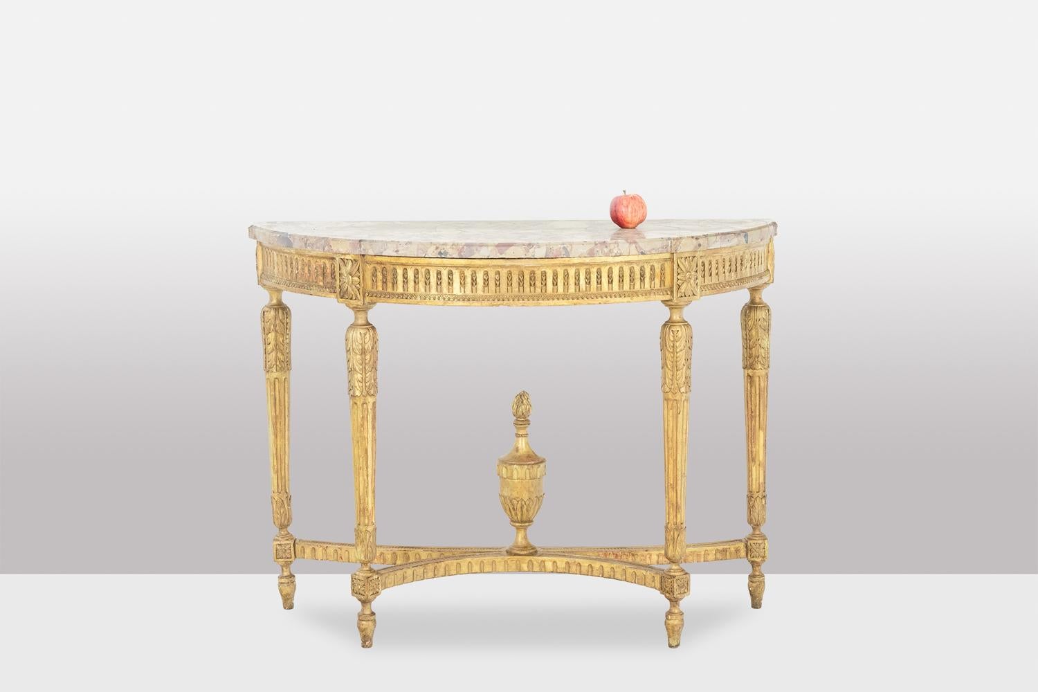 Half-moon console with 4 legs in carved and gilded wood, decorated with a fire pot in the central part of the semi-circular spacer, with the top-shaped base, connecting dice decorated with rosettes in belt and top of “brèche d’Alep” marble.

French