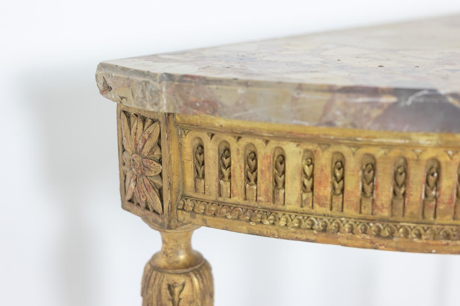 Console in gilded wood and Aleppo breccia marble. Circa 1780. For Sale 1