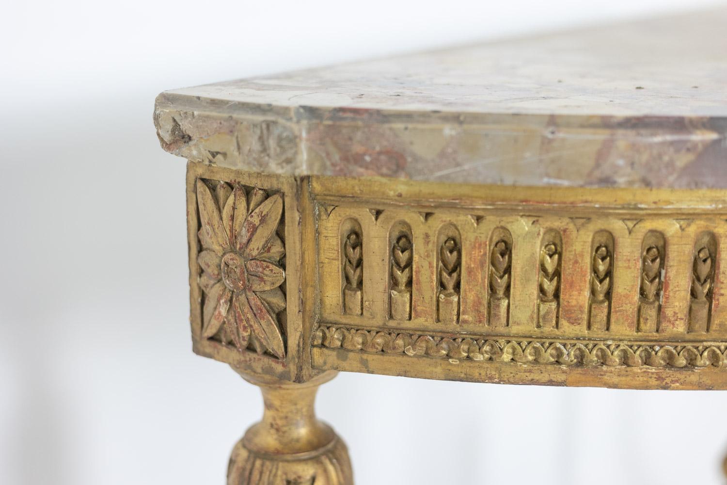 Console in gilded wood and Aleppo breccia marble. Circa 1780. For Sale 3