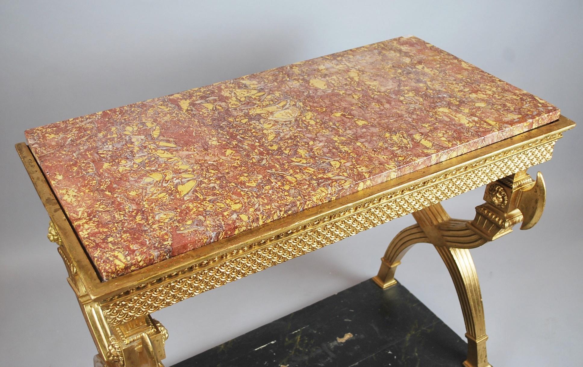Console en bois doré et bois  Plateau en marbre, Suède, vers 1800 en vente 3