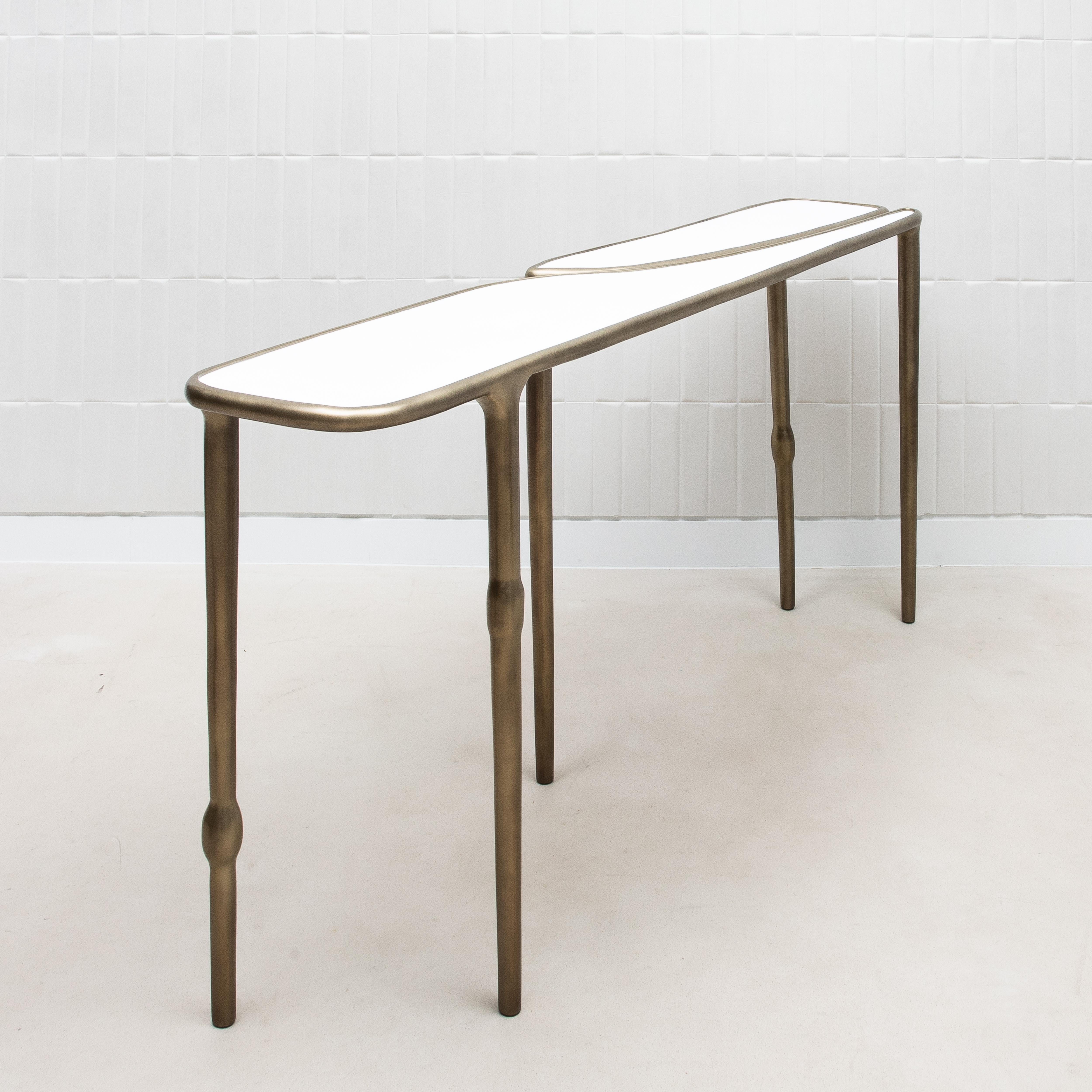 Console en galuchat blanc avec laiton patiné bronze par R&Y Augousti en vente 2