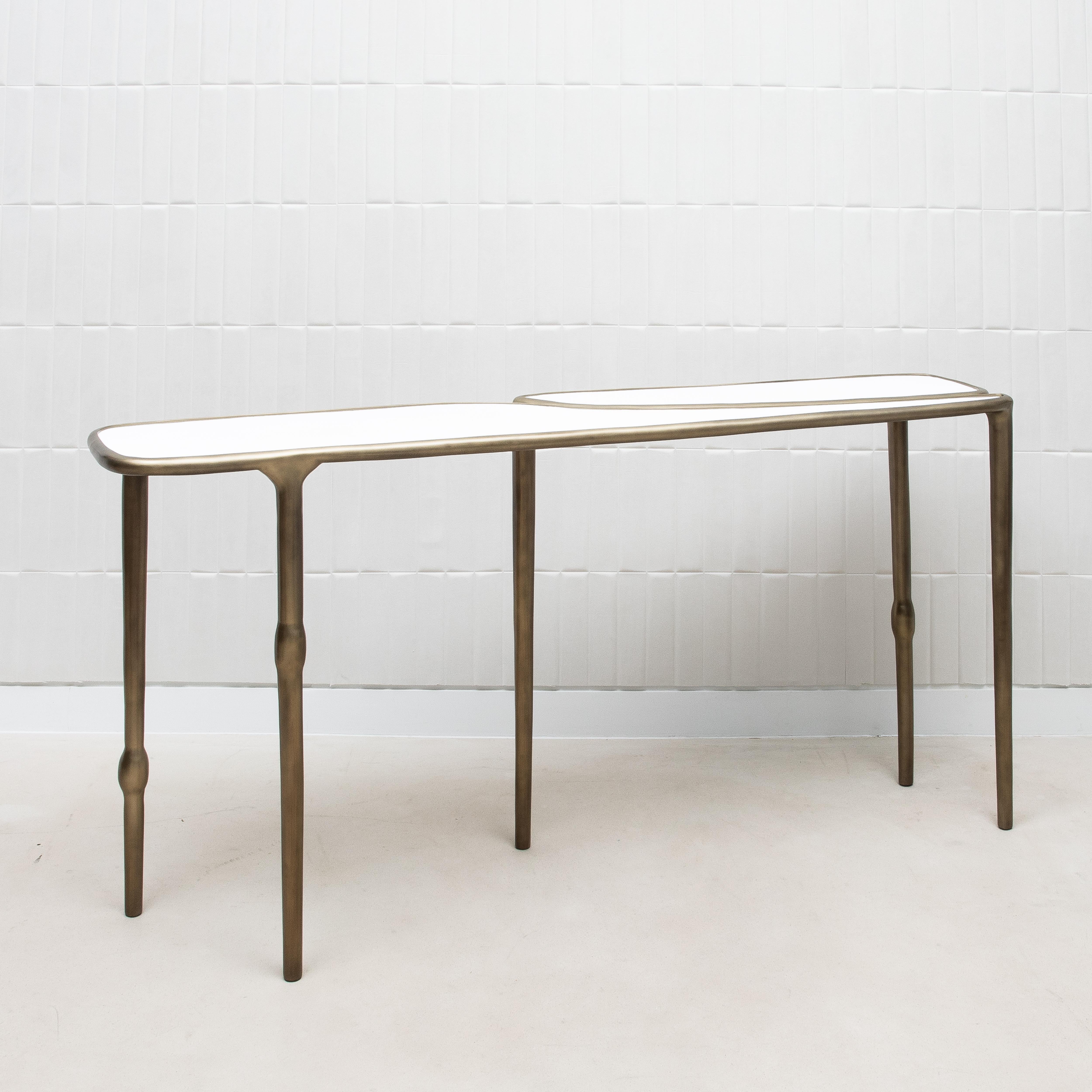 Console en galuchat blanc avec laiton patiné bronze par R&Y Augousti en vente 3