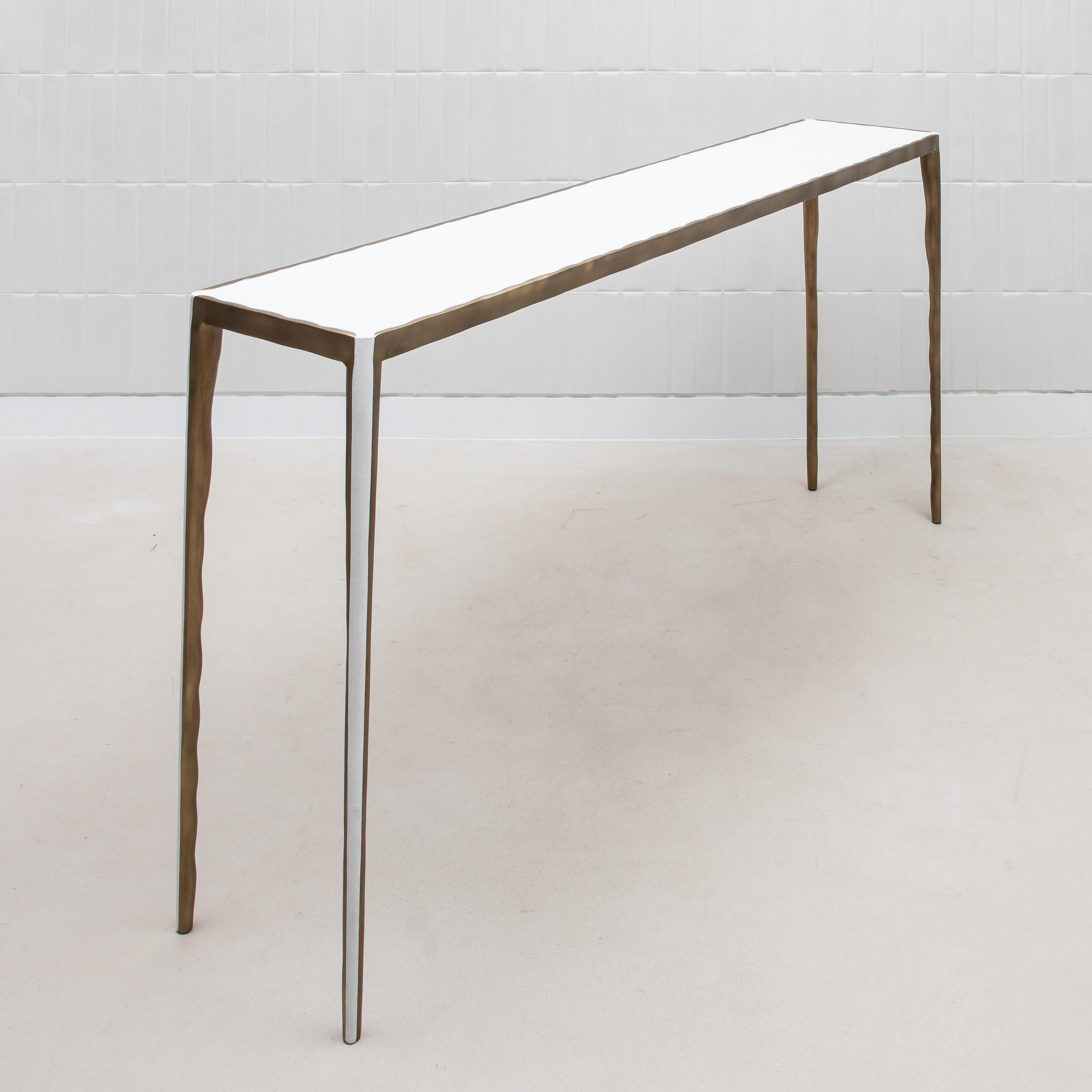 Console in zigrino bianco con ottone patinato bronzo di R&Y Augousti in vendita 4