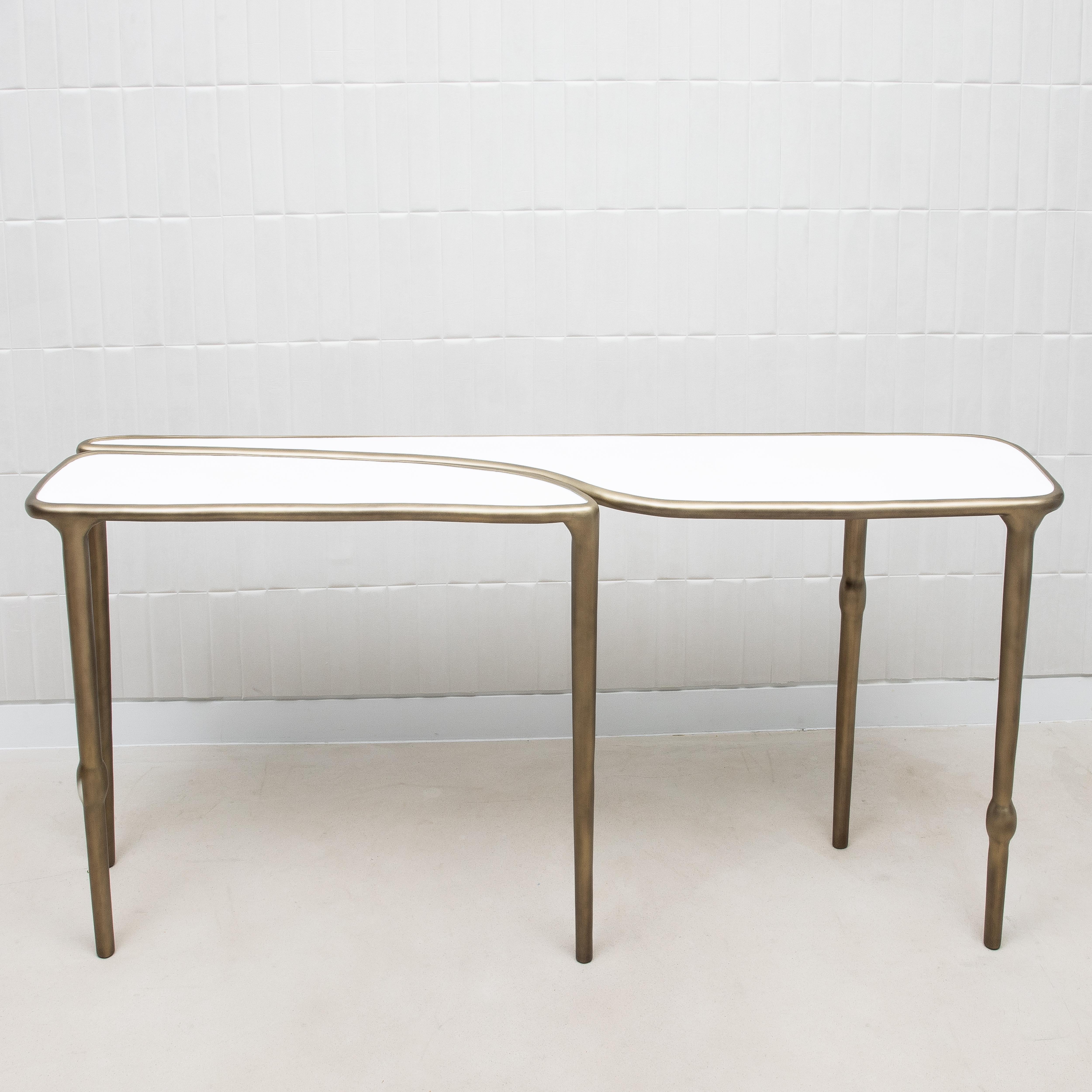 Philippin Console en galuchat blanc avec laiton patiné bronze par R&Y Augousti en vente