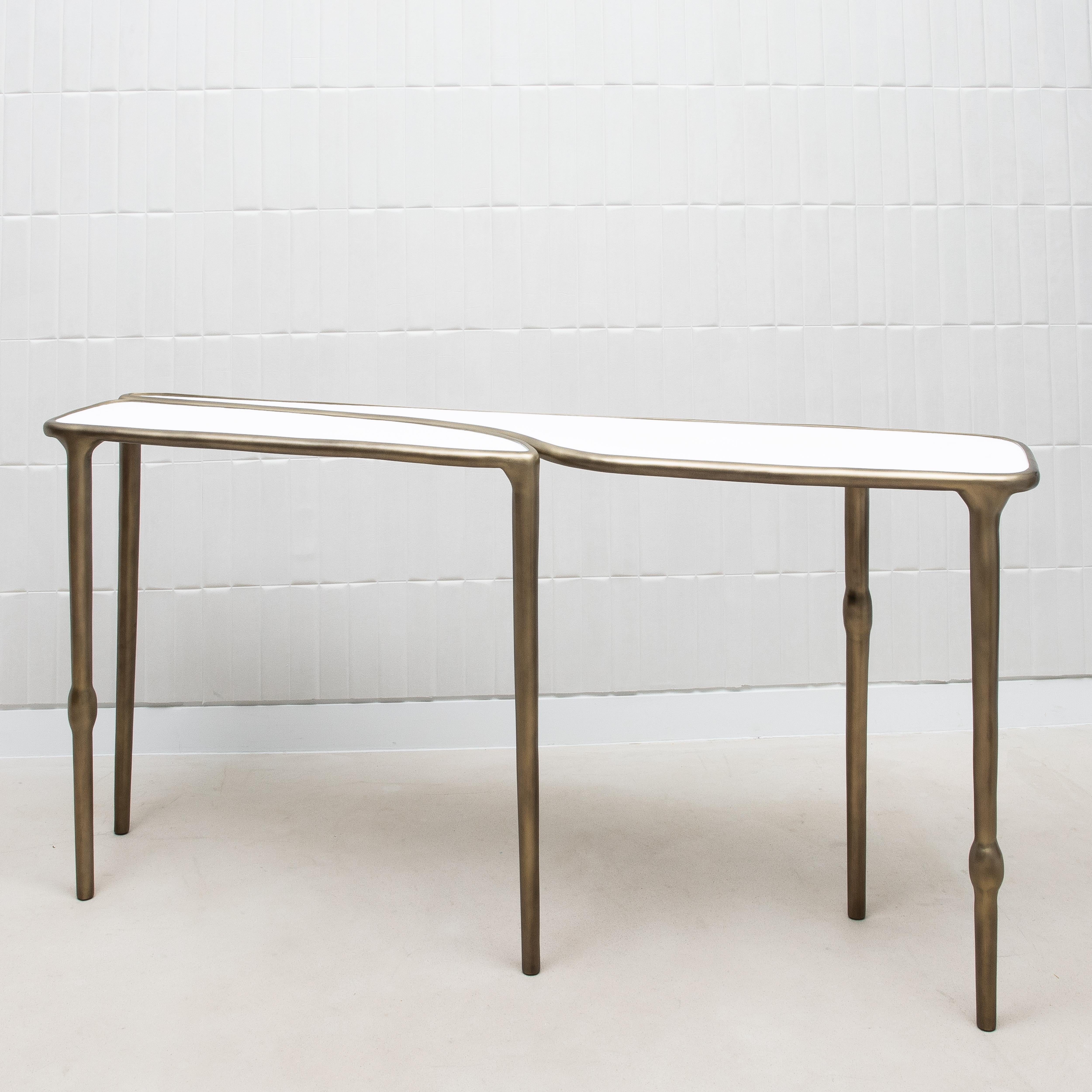Fait main Console en galuchat blanc avec laiton patiné bronze par R&Y Augousti en vente