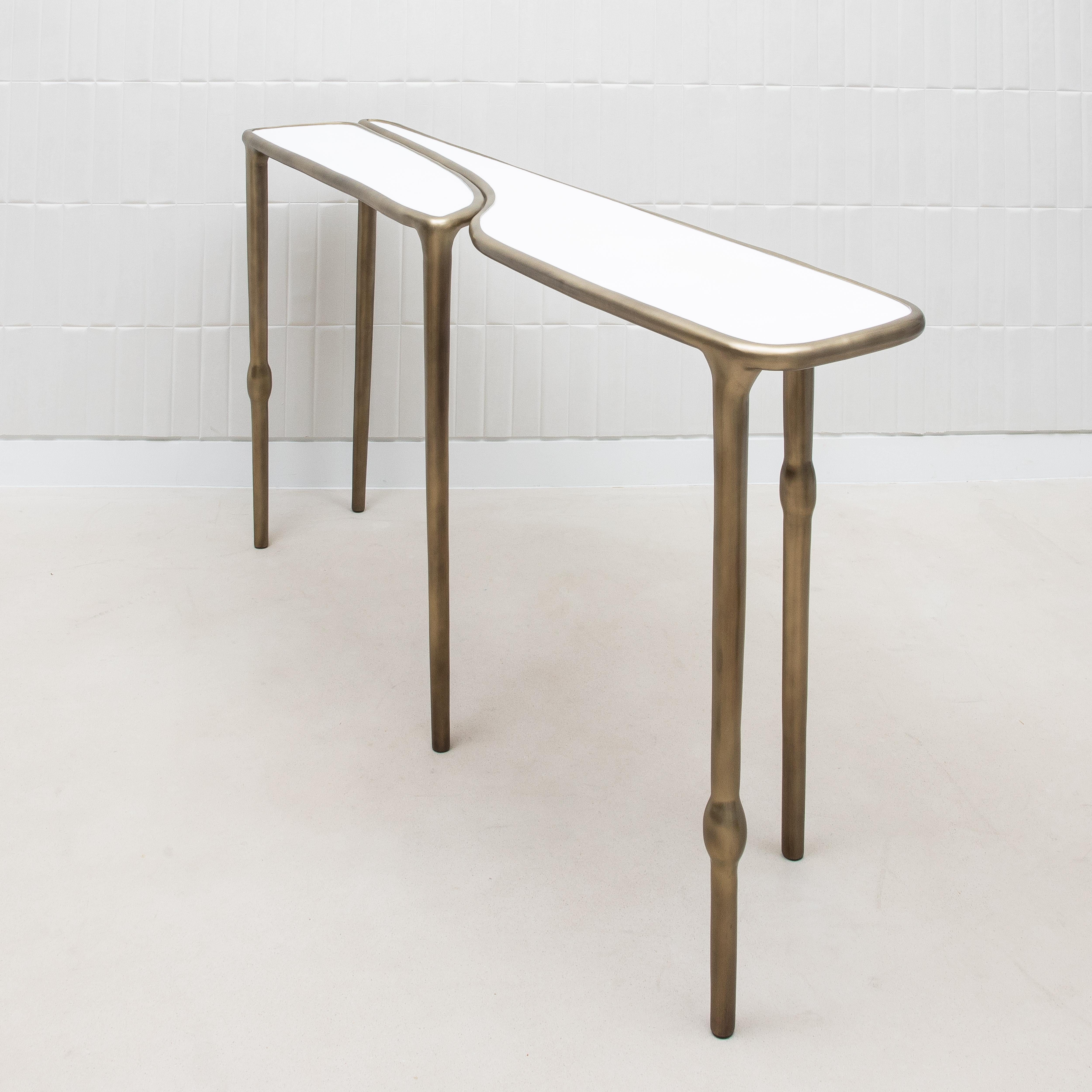 Console en galuchat blanc avec laiton patiné bronze par R&Y Augousti Neuf - En vente à West Hollywood, CA