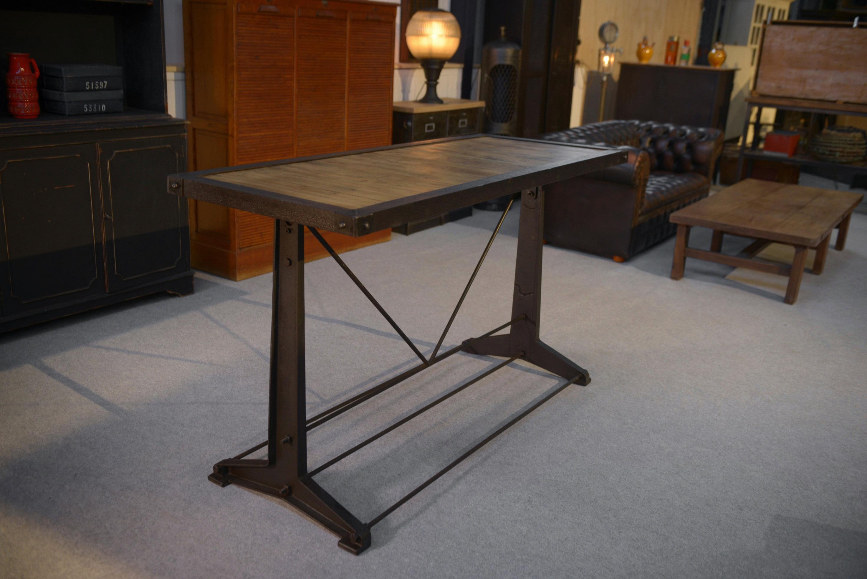 Francese Console industrielle plateau en chêne in vendita