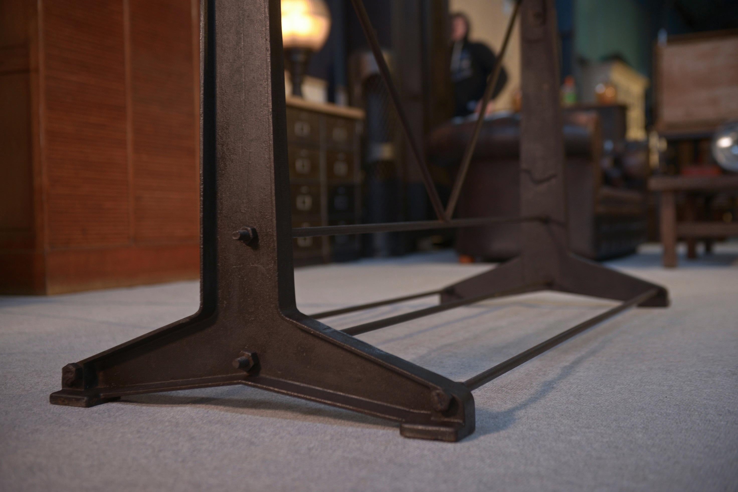 Console industrielle plateau en chêne in vendita 4