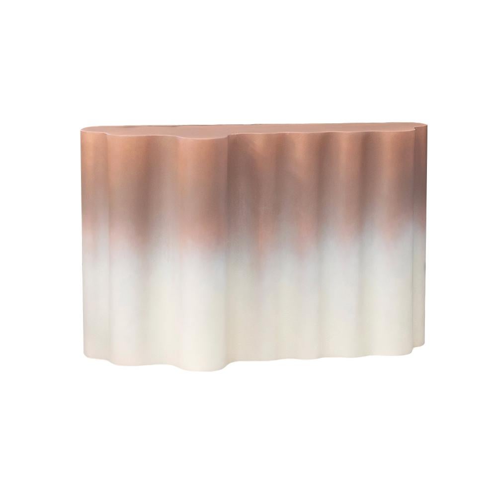 Console Lithos One of a Kind di MANUFACTURE XXI
Dimensioni: L 125 x P 44 x H 80 cm.
Materiali: Struttura del tubo di cartone rivestito di malta.
Peso: 70 kg. 

LITHOS esplora una tecnica di produzione versatile basata su una struttura di tubi di