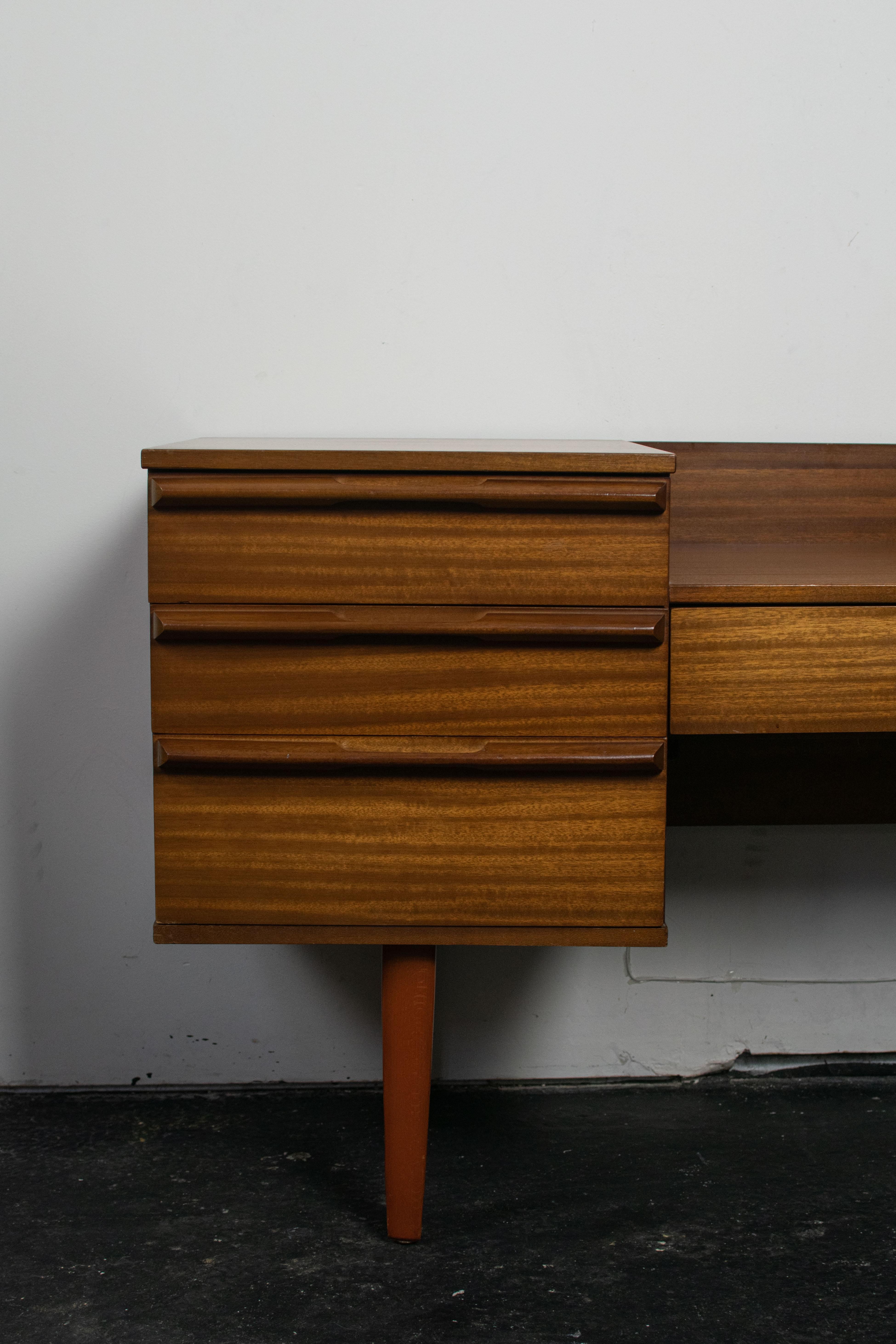 Console Midcentury En Teck Avalon, 1960 In Excellent Condition In Busserolles, FR