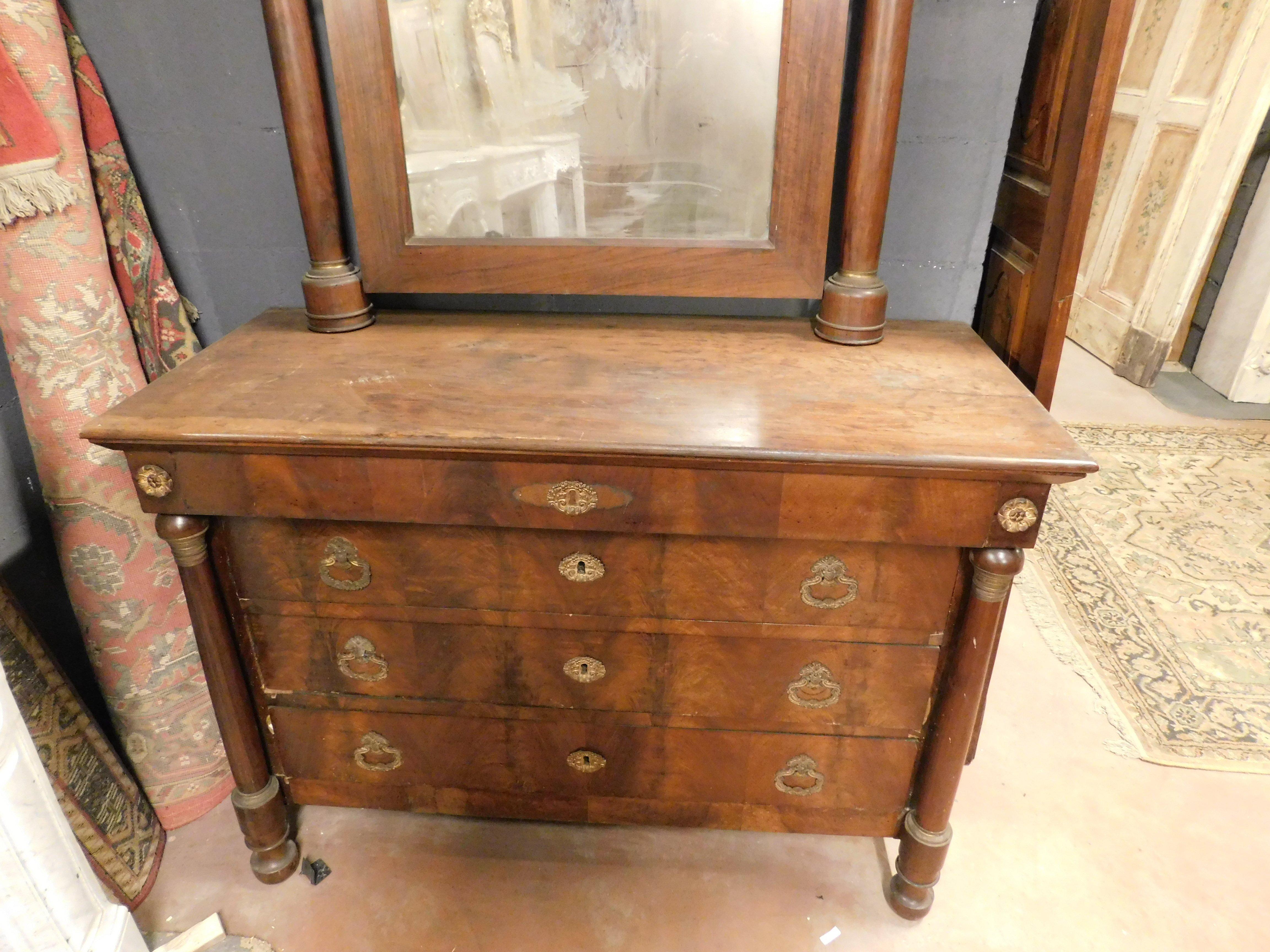 Console mirror and chest of drawers, walnut wood veneered, gilded bronze, Italy In Good Condition For Sale In Cuneo, Italy (CN)