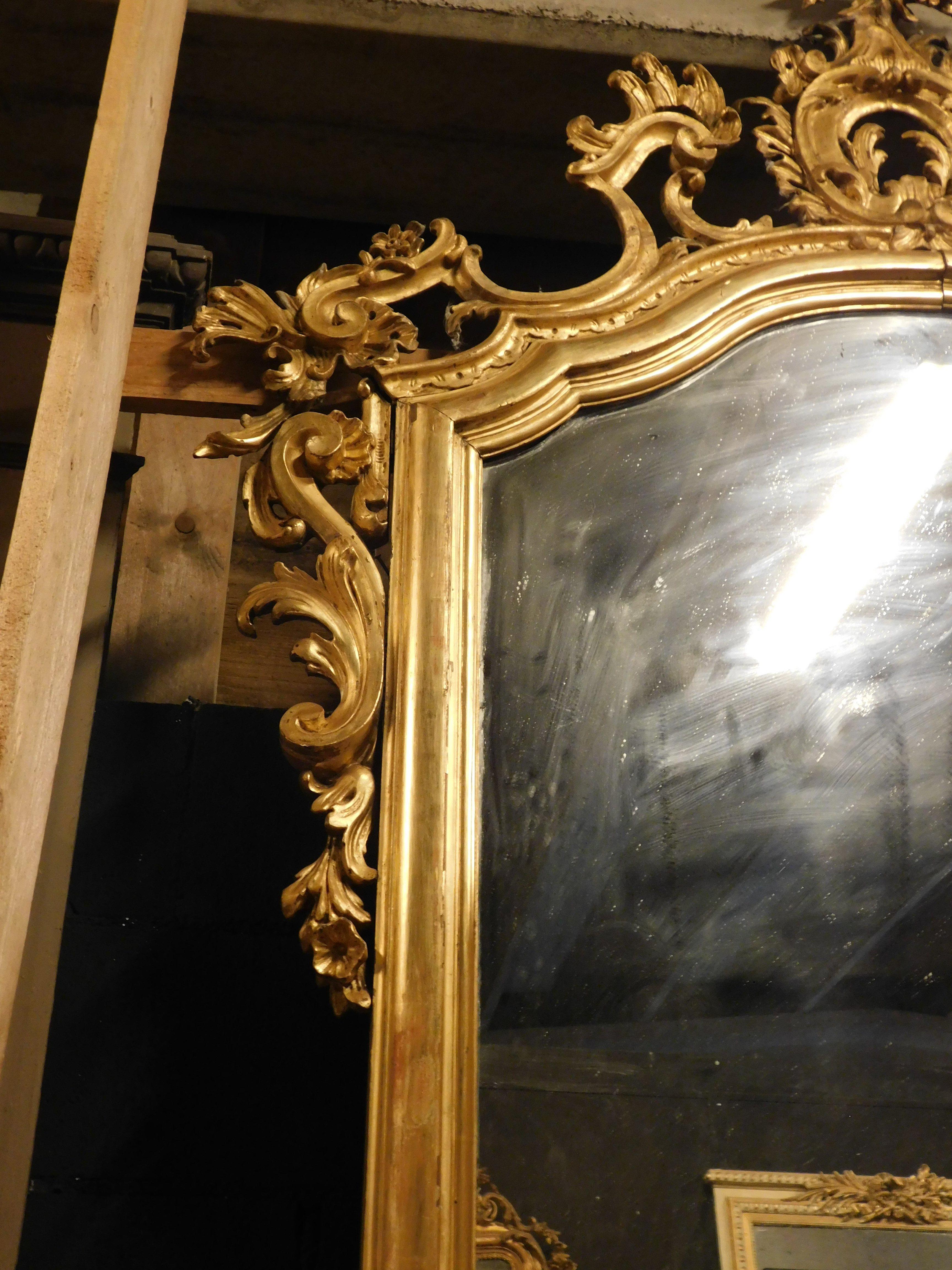 Miroir console aux décorations florales sculptées en bois doré, dessus en marbre rouge, Naples en vente 6
