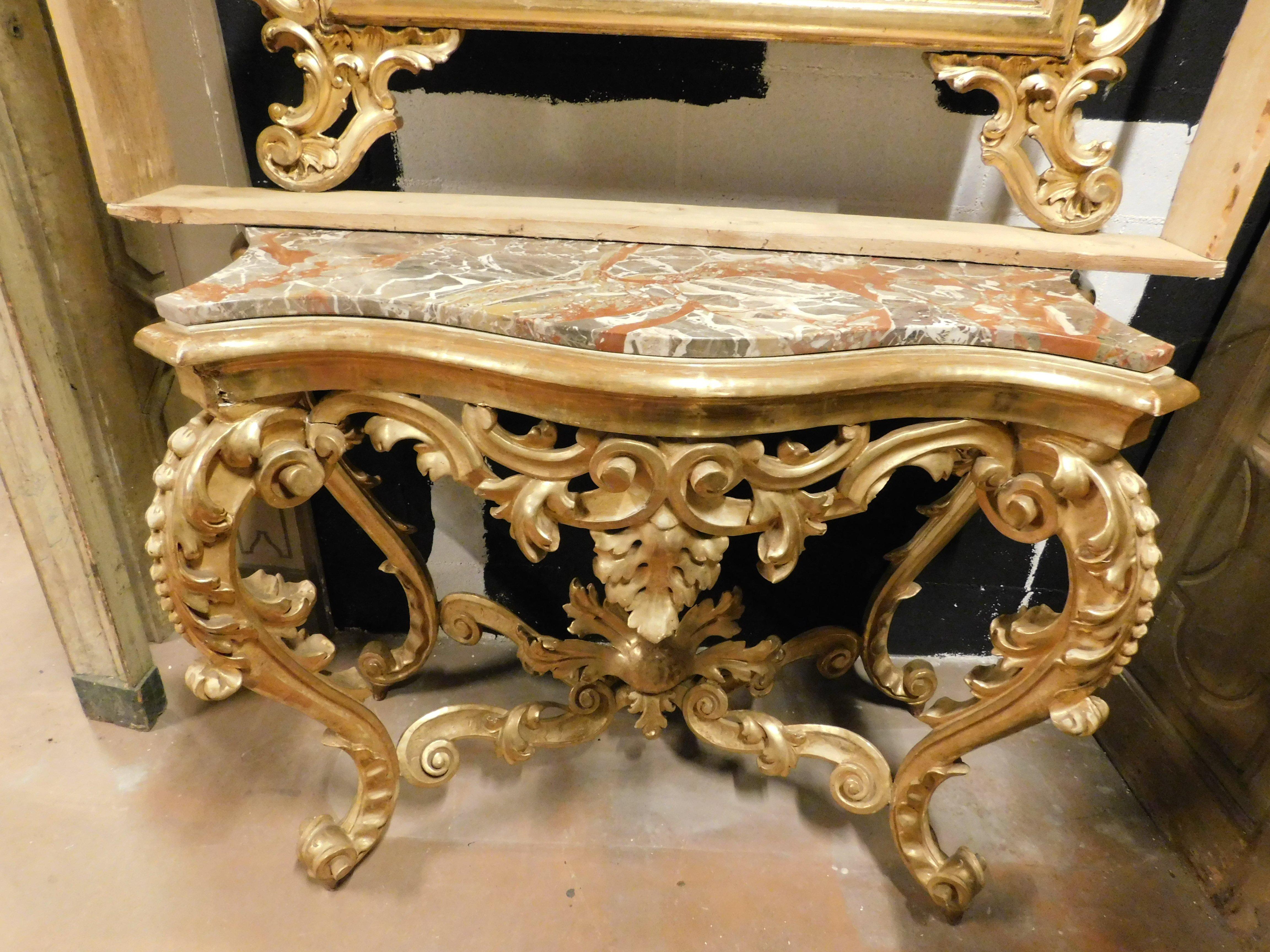 Console mirror in gilded wood carved floral decorations, red marble top, Naples In Good Condition For Sale In Cuneo, Italy (CN)