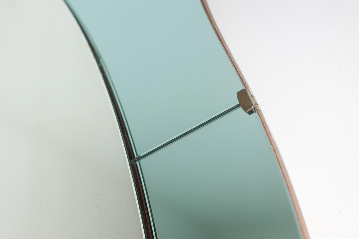 Miroir console en verre bicolore et laiton doré. Vers 1950. en vente 1