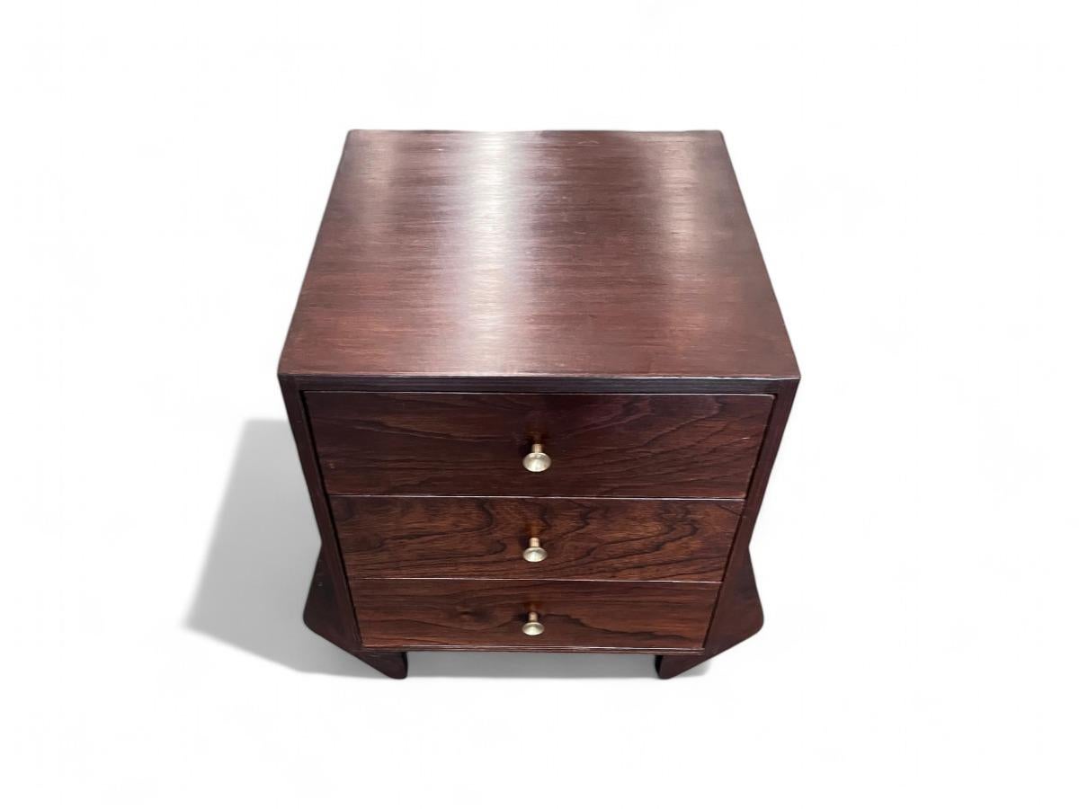 Mid-Century Modern Console / table de chevet en Wood att. Jose Zanine Caldas, c. 1950s en vente