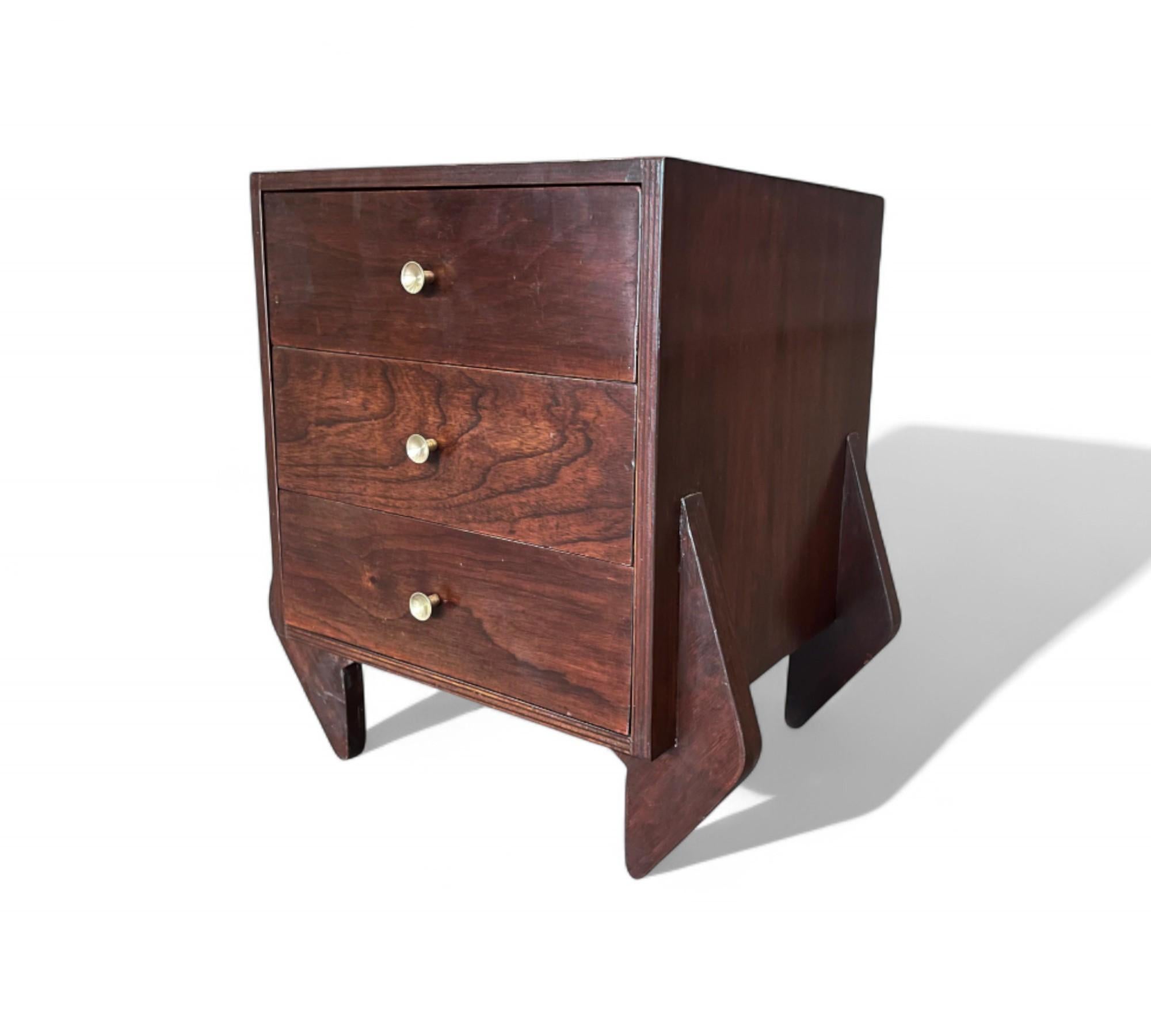Travail du bois Console / table de chevet en Wood att. Jose Zanine Caldas, c. 1950s en vente