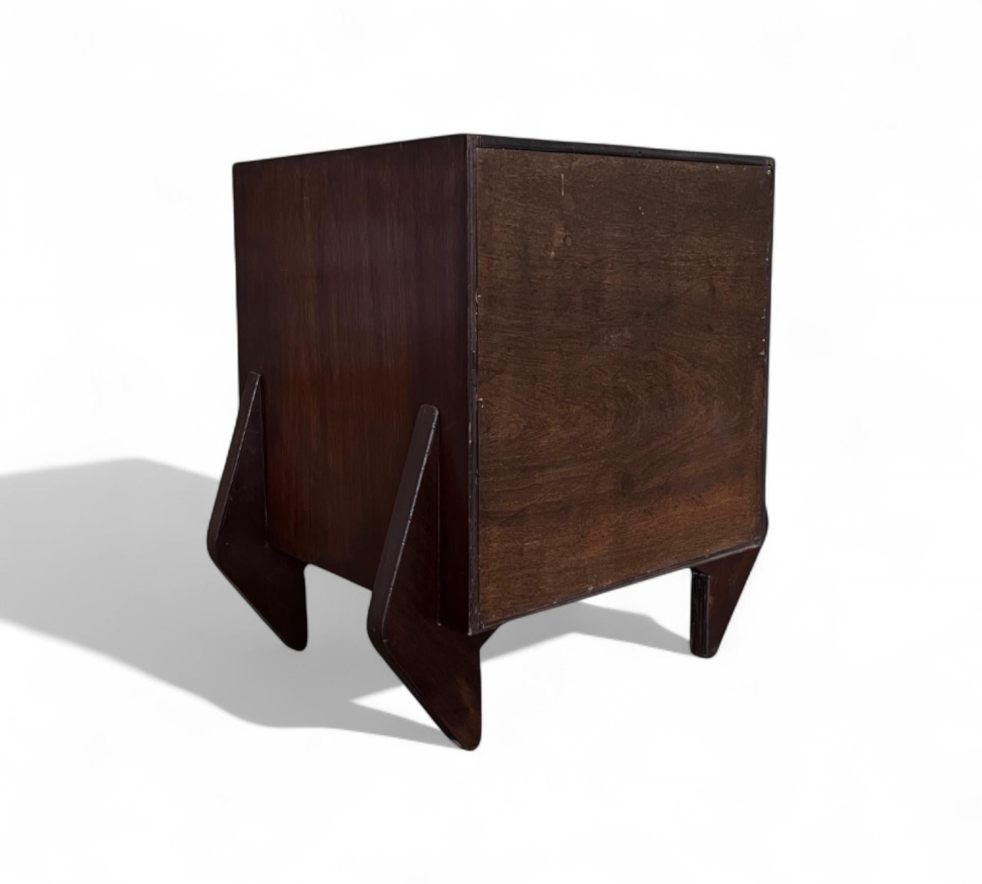 Contreplaqué Console / table de chevet en Wood att. Jose Zanine Caldas, c. 1950s en vente