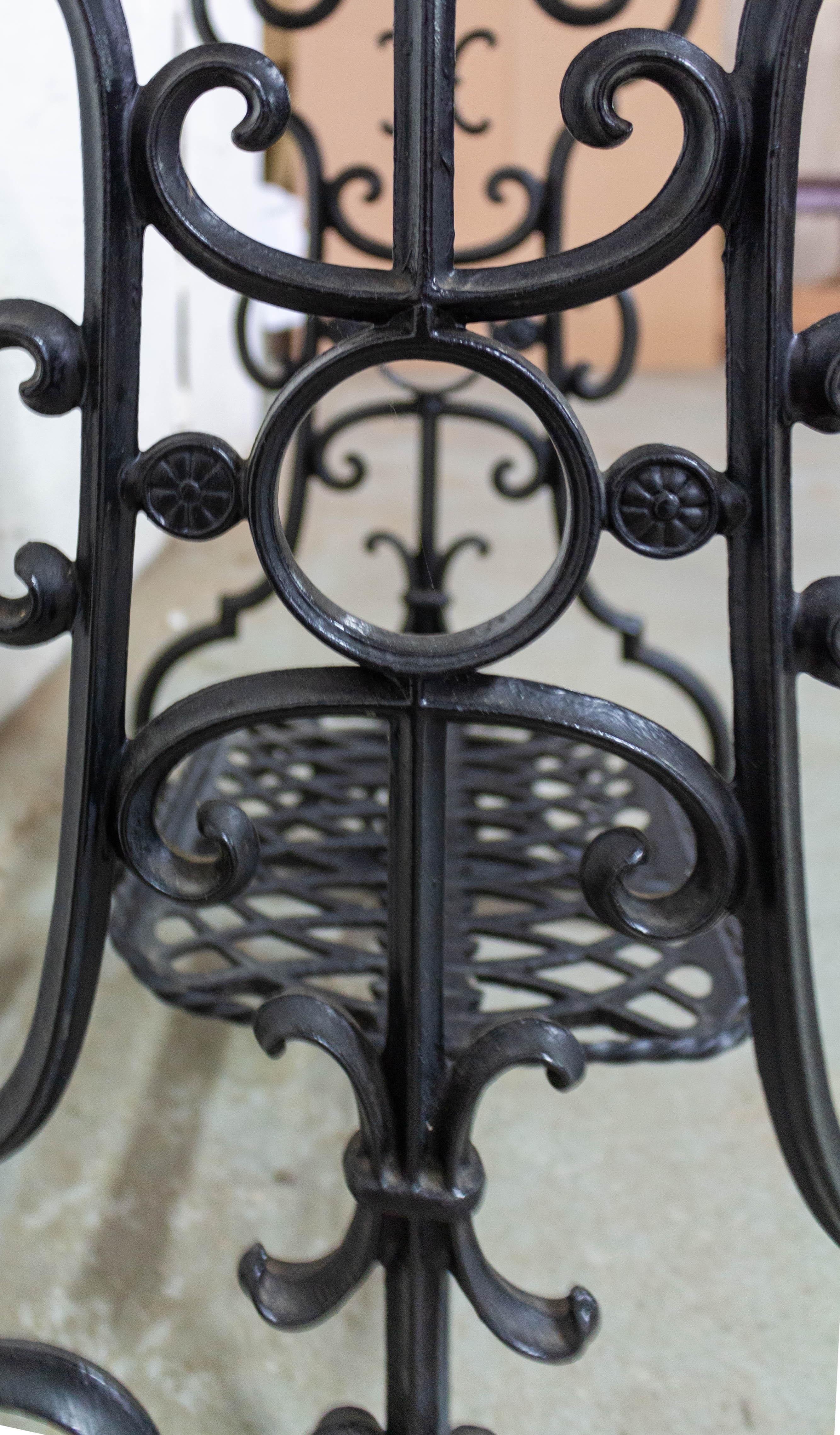 Marbre Console ou table d'appoint avec plateau en marbre et porte-citrouille à couture, français, vers 1920 en vente