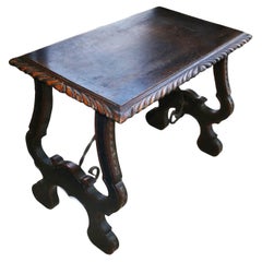 Mesa auxiliar de  Castaño con Tallado  Forma Base Lira, España
