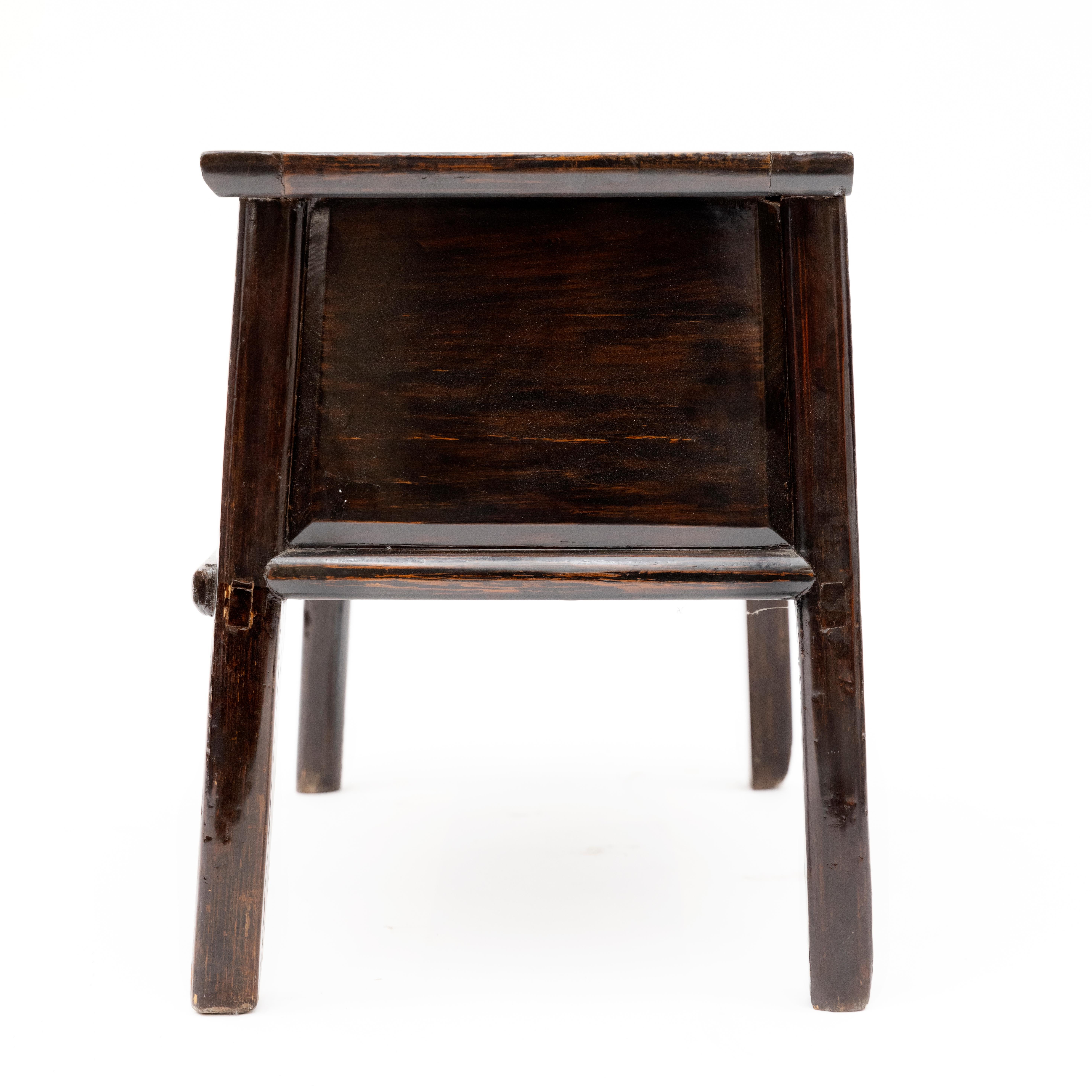 Chinois Table d'appoint Ore avec laque noire bourgogne d'origine en vente