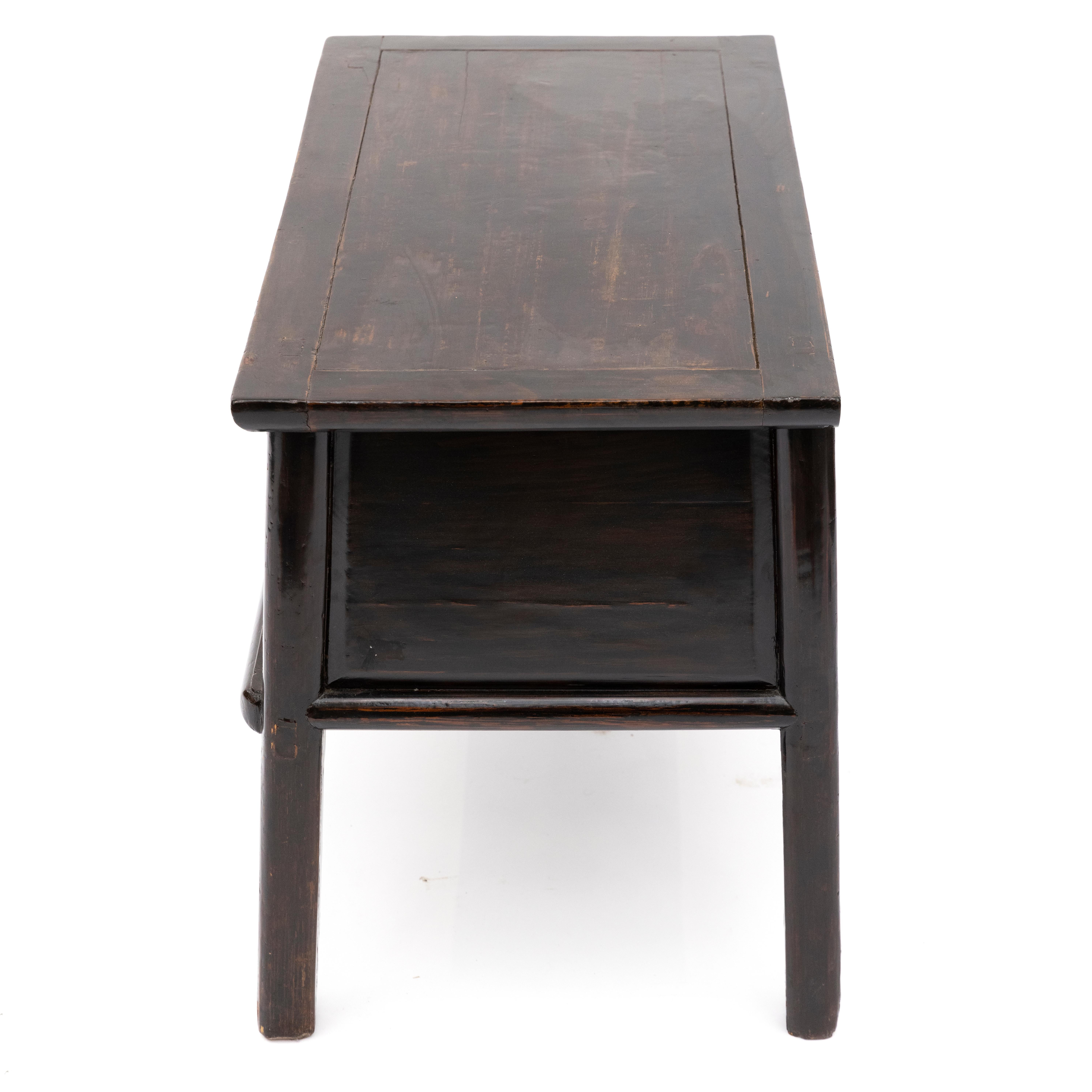 Laqué Table d'appoint Ore avec laque noire bourgogne d'origine en vente