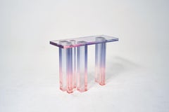 Mesa consola contemporánea de cristal degradado rosa lavanda 03 by Saerom Yoon