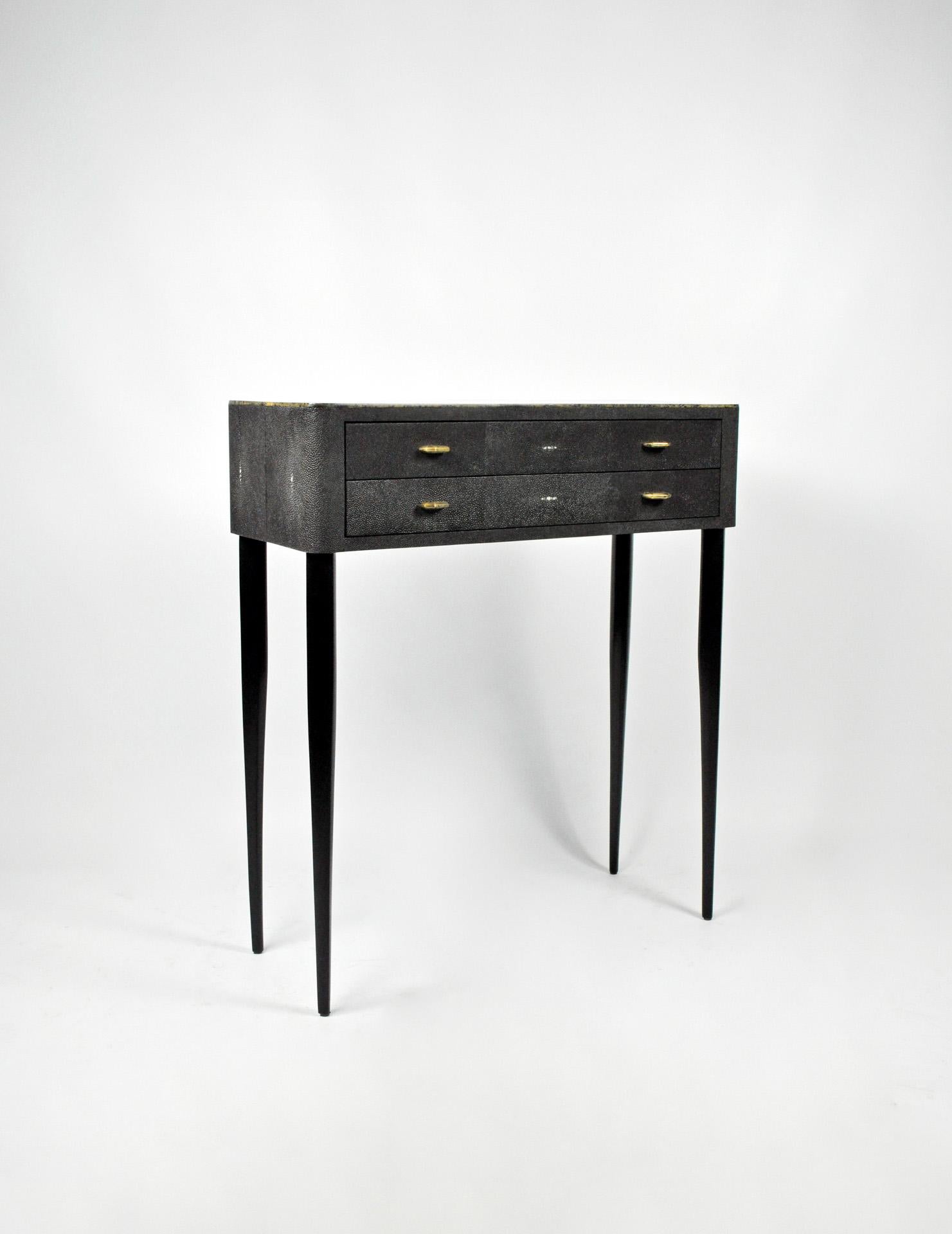 The console table has two drawers.
It is made of black shagreen and the top has a marquetry of brown 