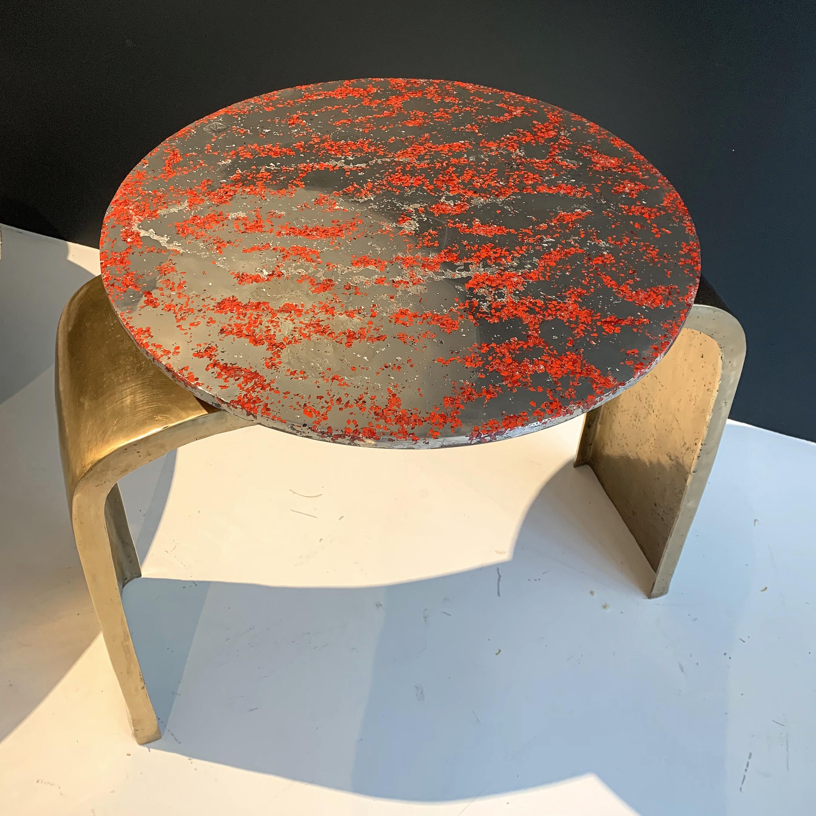 Français 21e siècle - Console pieds en forme de pont rouge - Verre étain Bronze Xavier Lavergne  en vente