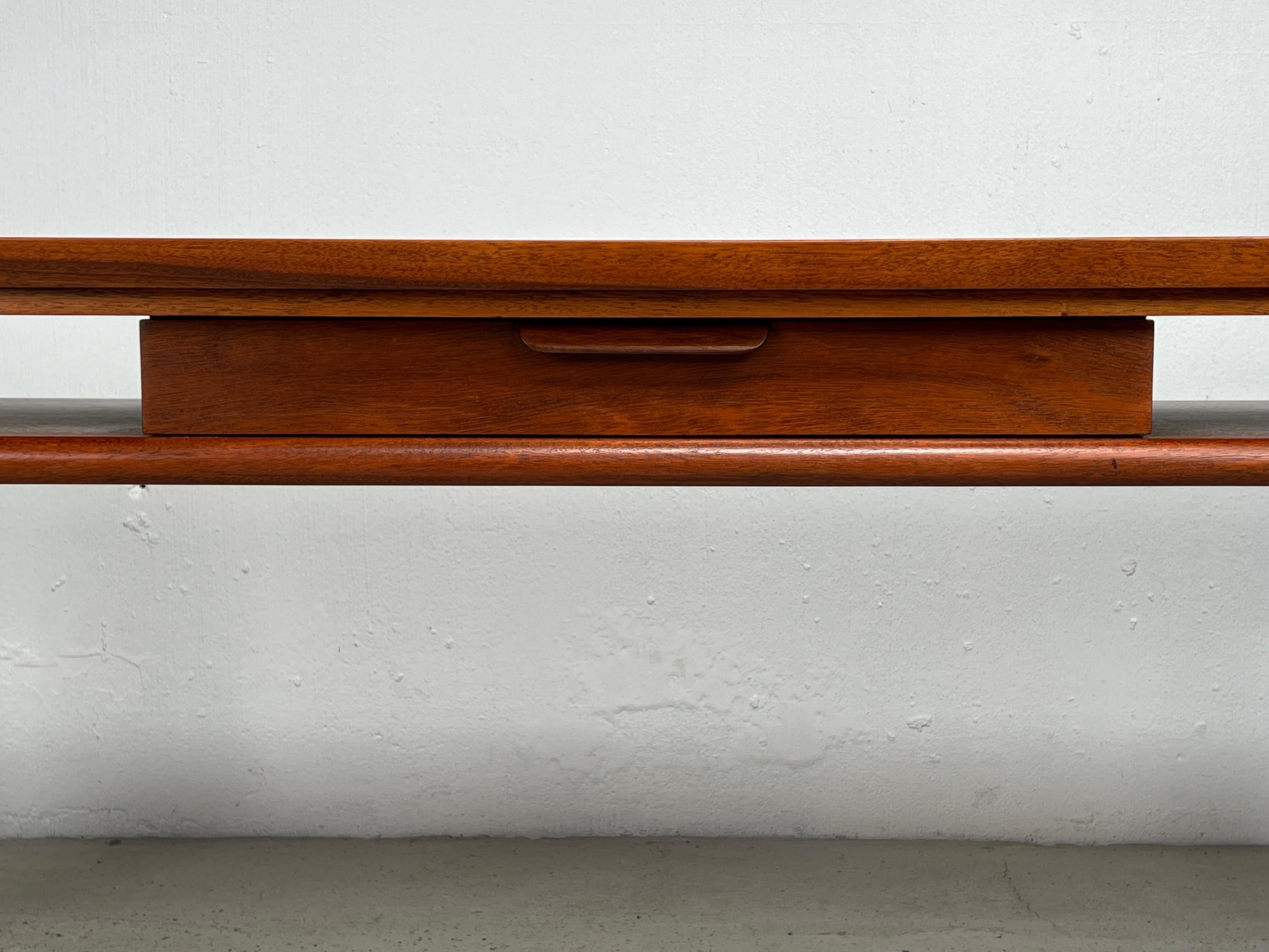 Noyer Table console Edward Wormley pour Dunbar en vente