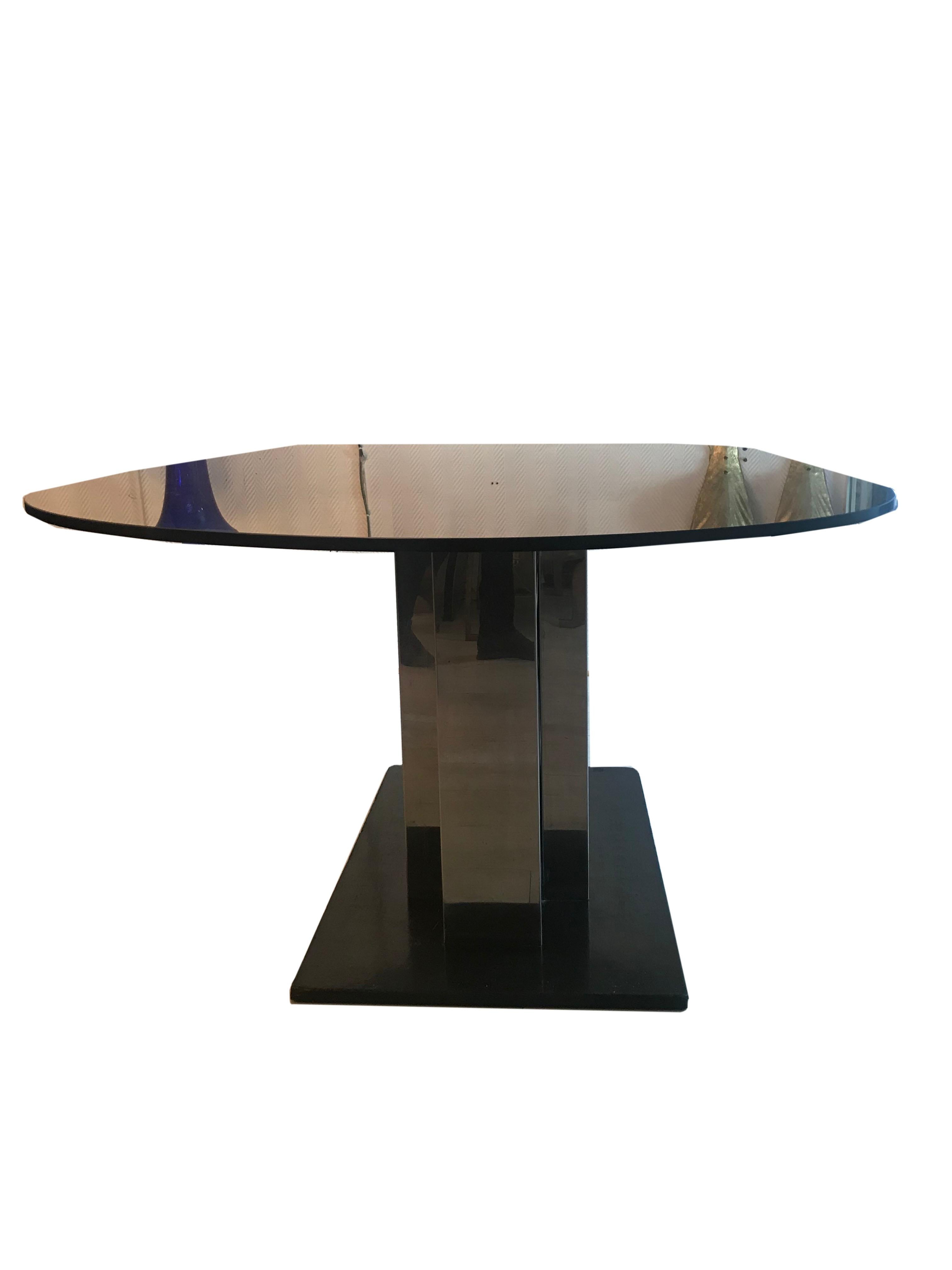 Console table by François Monnet
circa 1970
Measures: 190 x 106 x H 72 cm
Glass, stainless steel, wood.
3500 Euros.