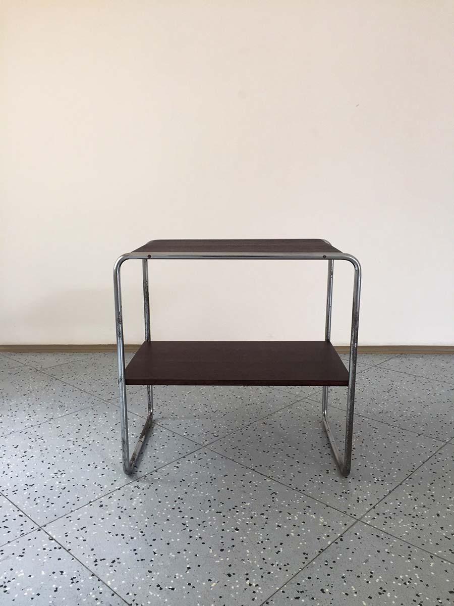 Elegant Bauhaus chrome-plated tubular steel and wood console table model B12 designed by Marcel Breuer for Thonet in Germany, 1930s.

This table is very practical, it features two shelves supported by a chrome-plated tubular steel frame. The table