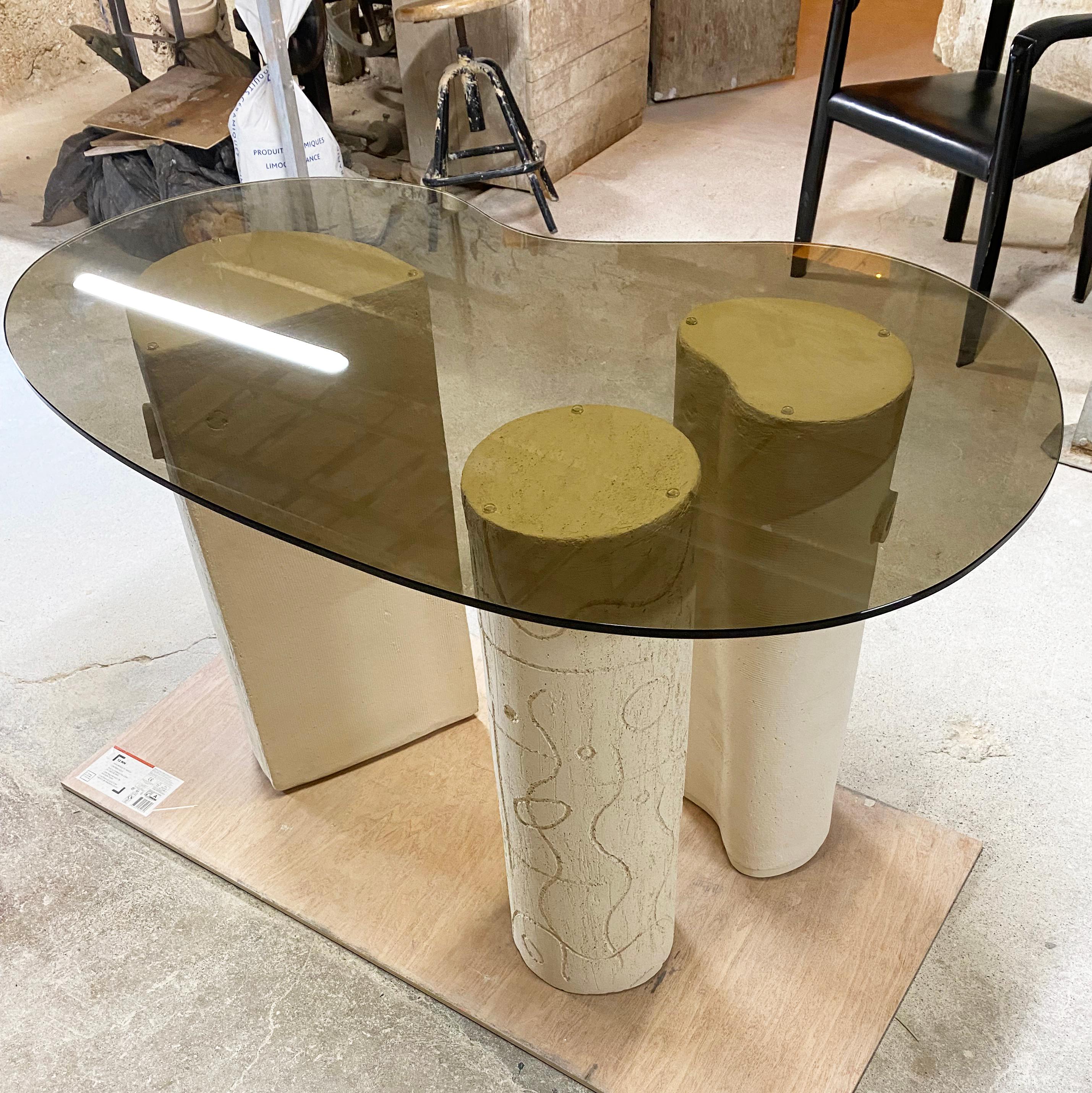 Table console Olivia Cognet
Dimensions : L 120 x D 70 x H 75 cm
Matériaux : Céramique.

Chacune des créations faites à la main d'Olivia est une œuvre d'art unique, l'instantané d'un moment précieux capturé dans un monde où tout va vite.
Depuis