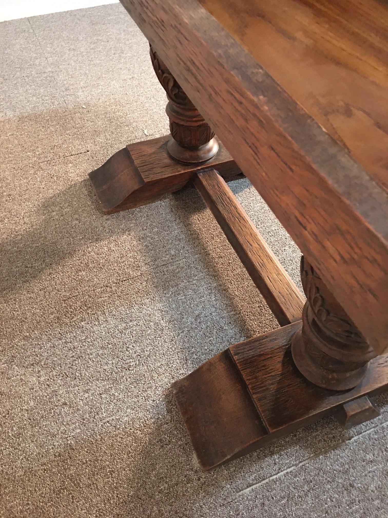 Console table in Elm signed by Vittorio Valabrega, cabinetmaker Turinese (Italy), known for these art deco furniture, high quality cabinetry. This table opens for use as a dining table. (120X120).