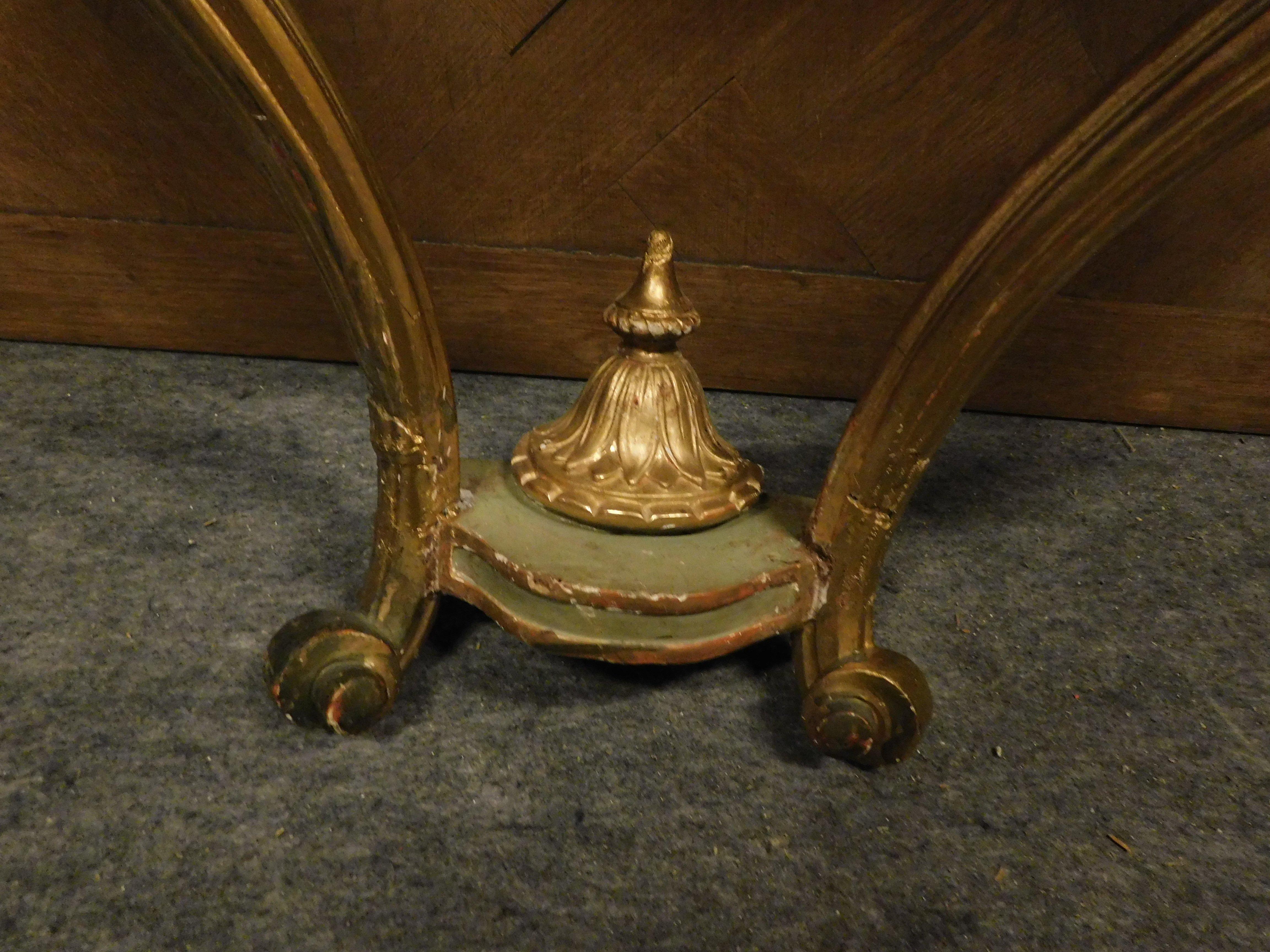 Console table carved in a drop shape in lacquered and gilded wood, Italy For Sale 3