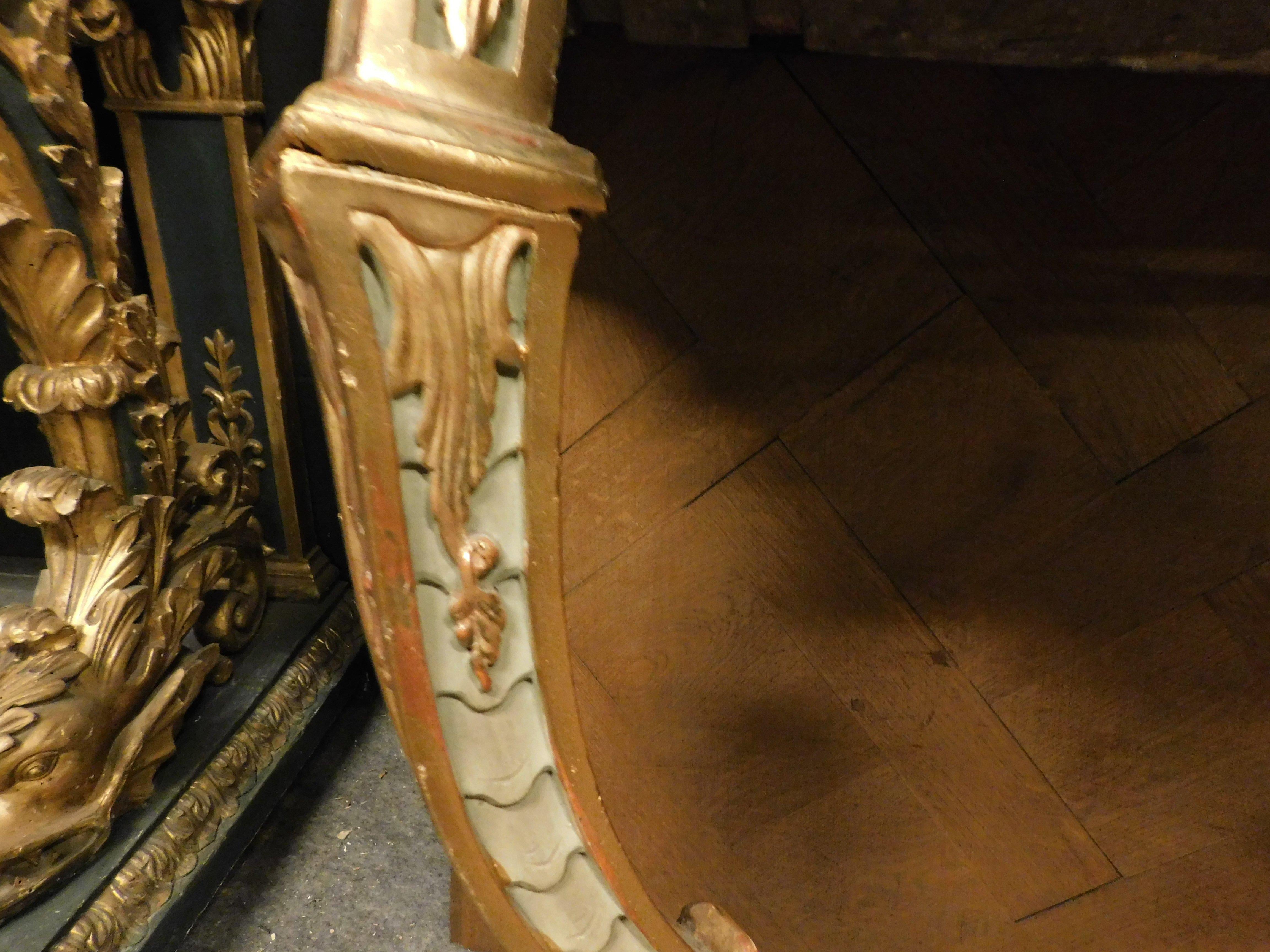 Console table carved in a drop shape in lacquered and gilded wood, Italy For Sale 4