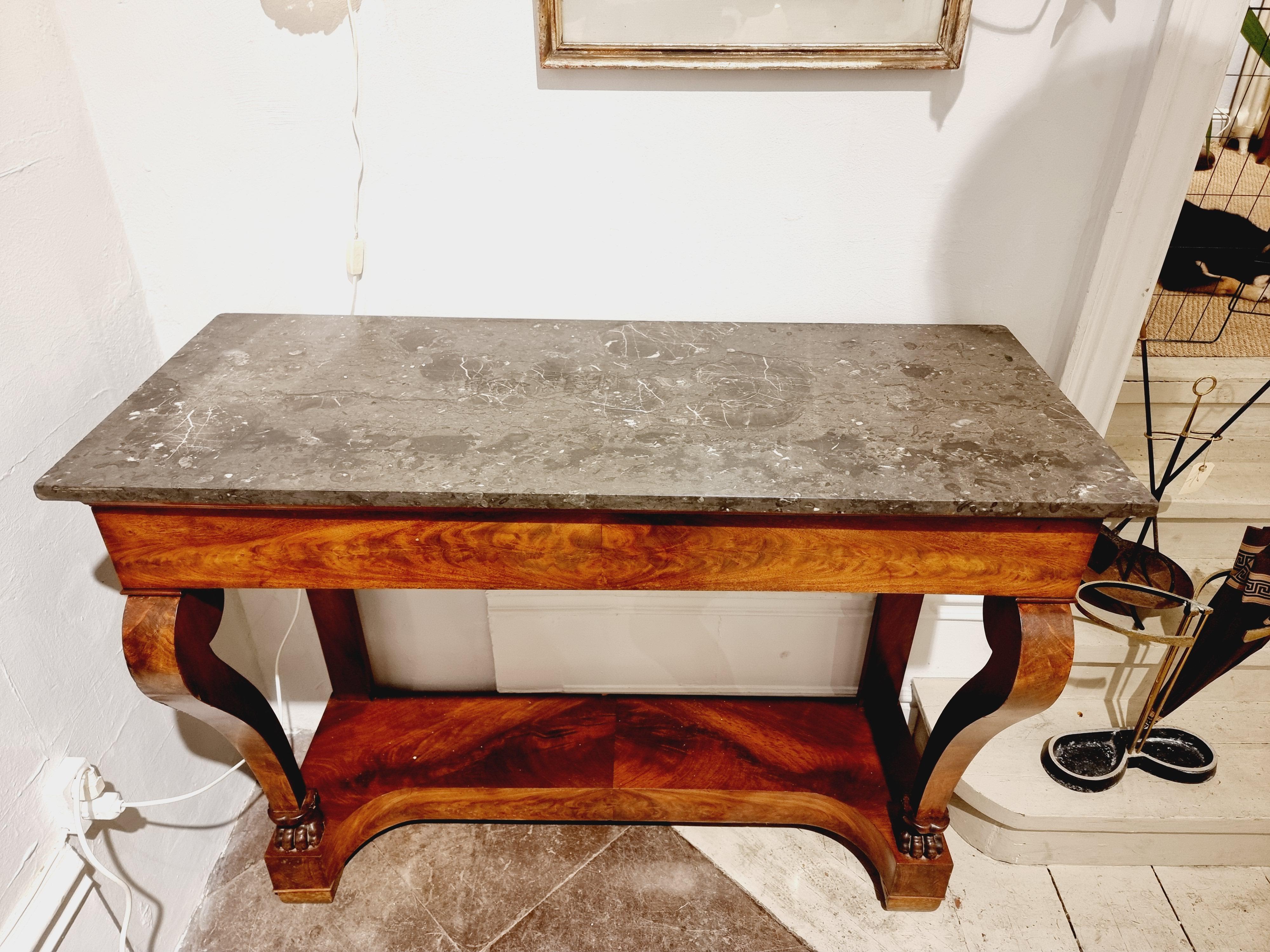 Table console Empire/19e siècle, plateau en marbre gris St. Anne et pattes de lion en vente 2