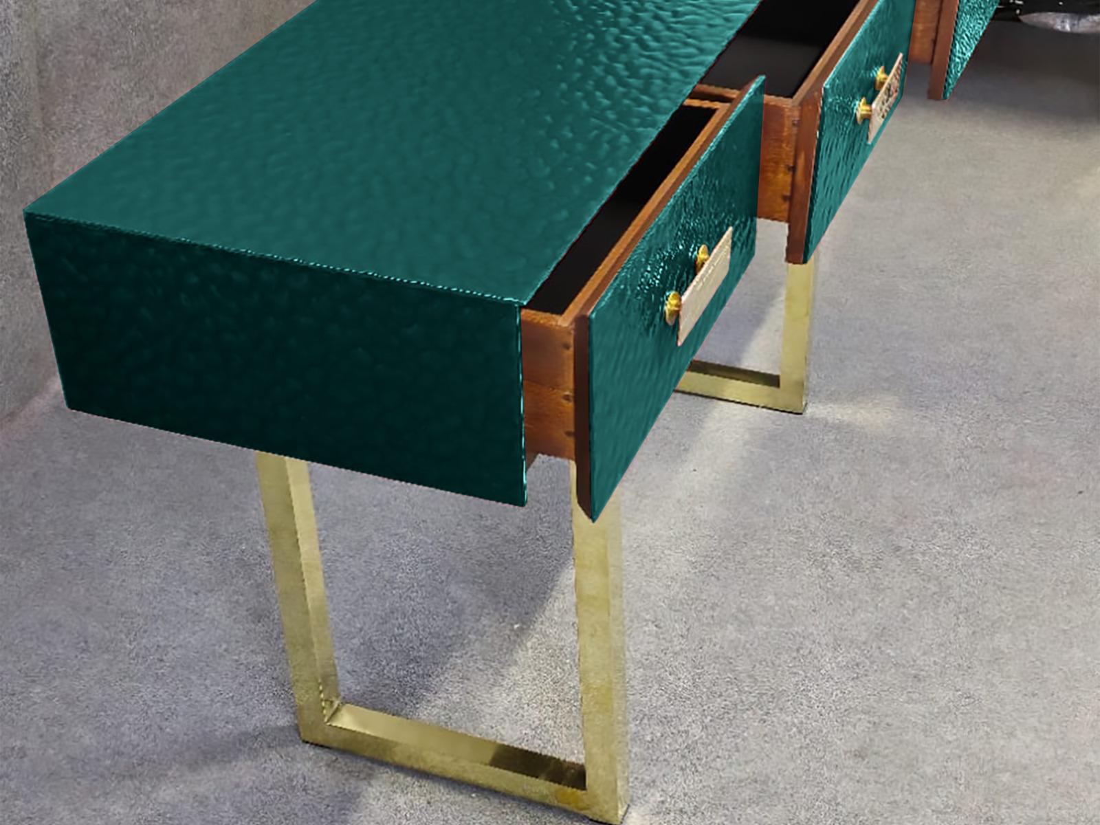 **A Masterpiece of Elegance: The Emerald Green Murano Glass Console by JustFurnituress**

At the heart of Italian design, JustFurnituress presents an entry console that is more than just a piece of furniture: it is a statement of style and