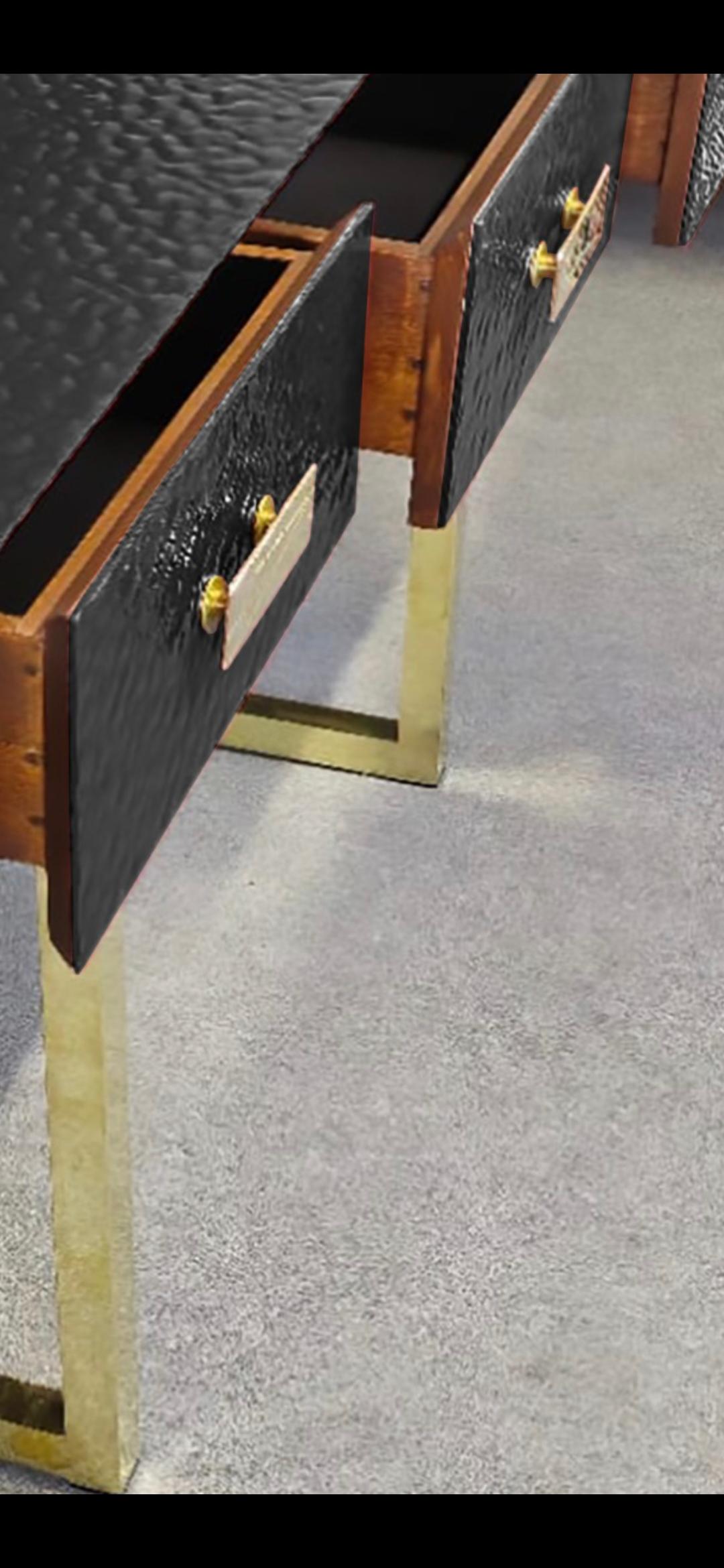 **A Masterpiece of Elegance: The Black Murano Glass Console by JustFurnituress**

At the heart of Italian design, JustFurnituress presents an entry console that is more than just a piece of furniture: it is a statement of style and sophistication.