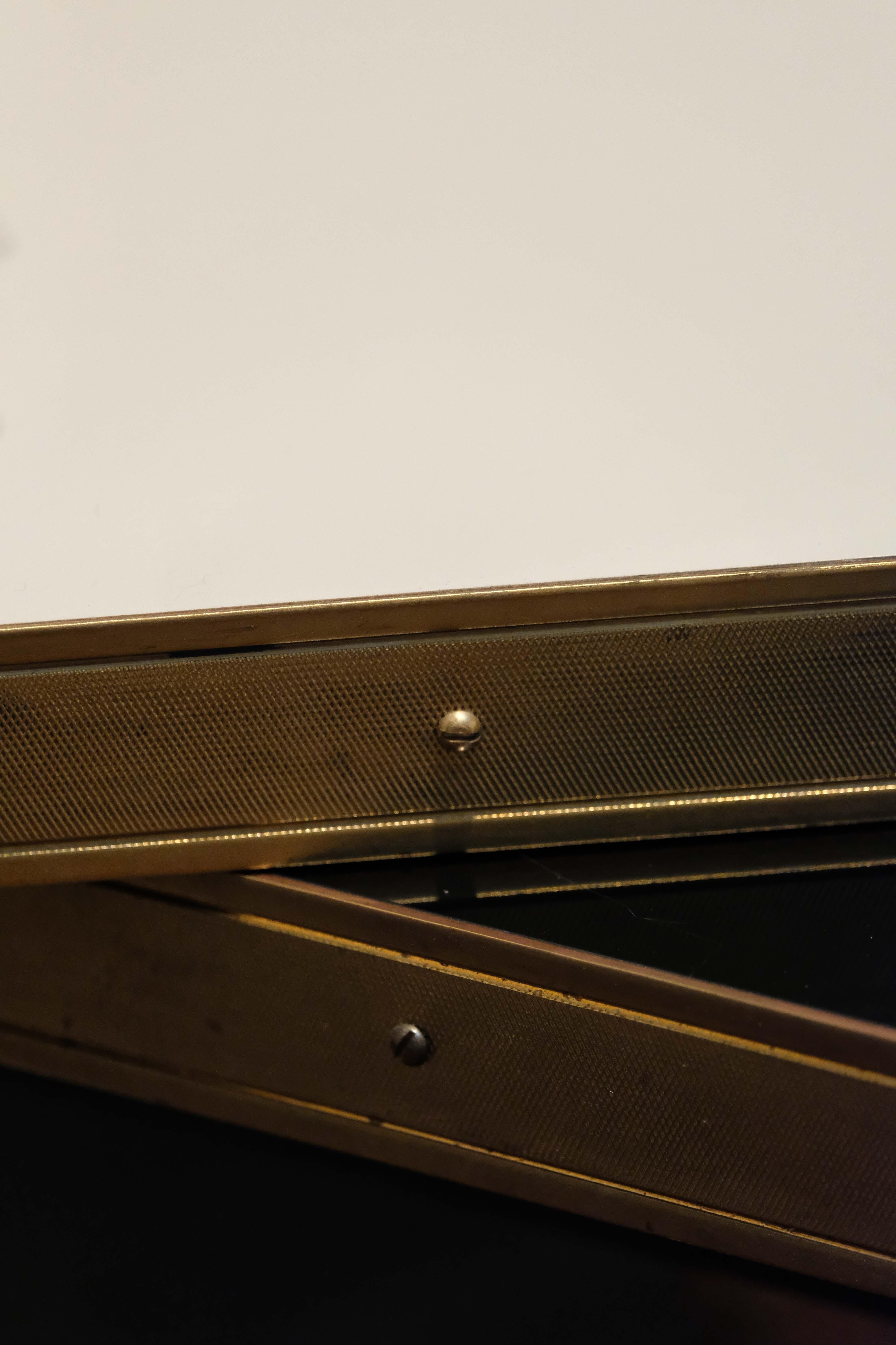 Table console haute brillance et détails en laiton et stratifié blanc antique - L en vente 5