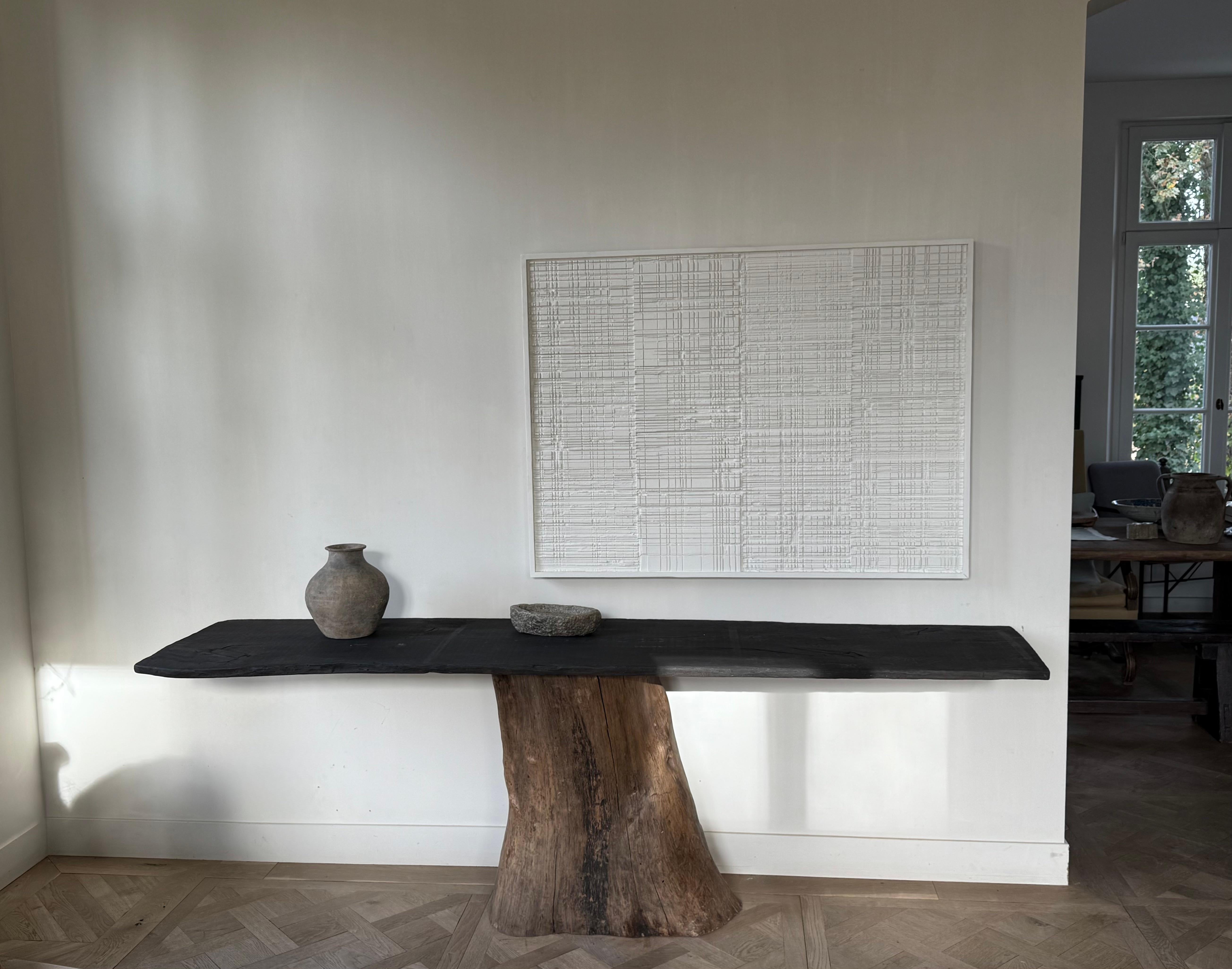 A unique, custom-made combination of two antique elements: a tablet and tree stump in old oak.
The tablet's width varies organically from 45 to 54 cm (17.7