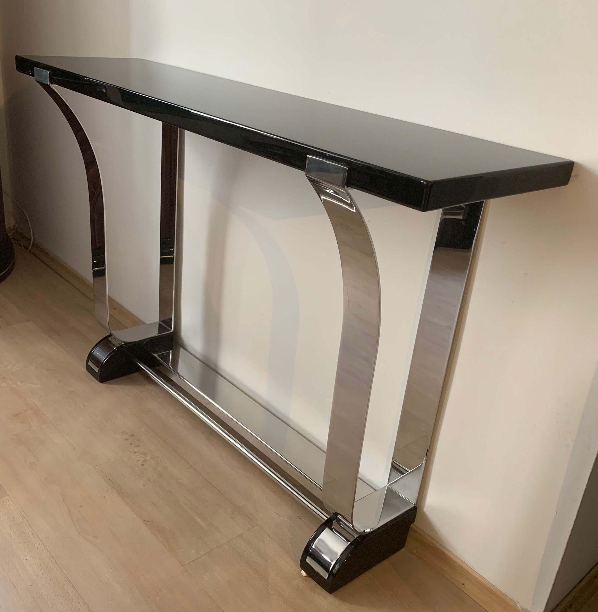 Contemporary Console Table in Art Deco Style, Stainless Steel and Black Lacquered Top For Sale