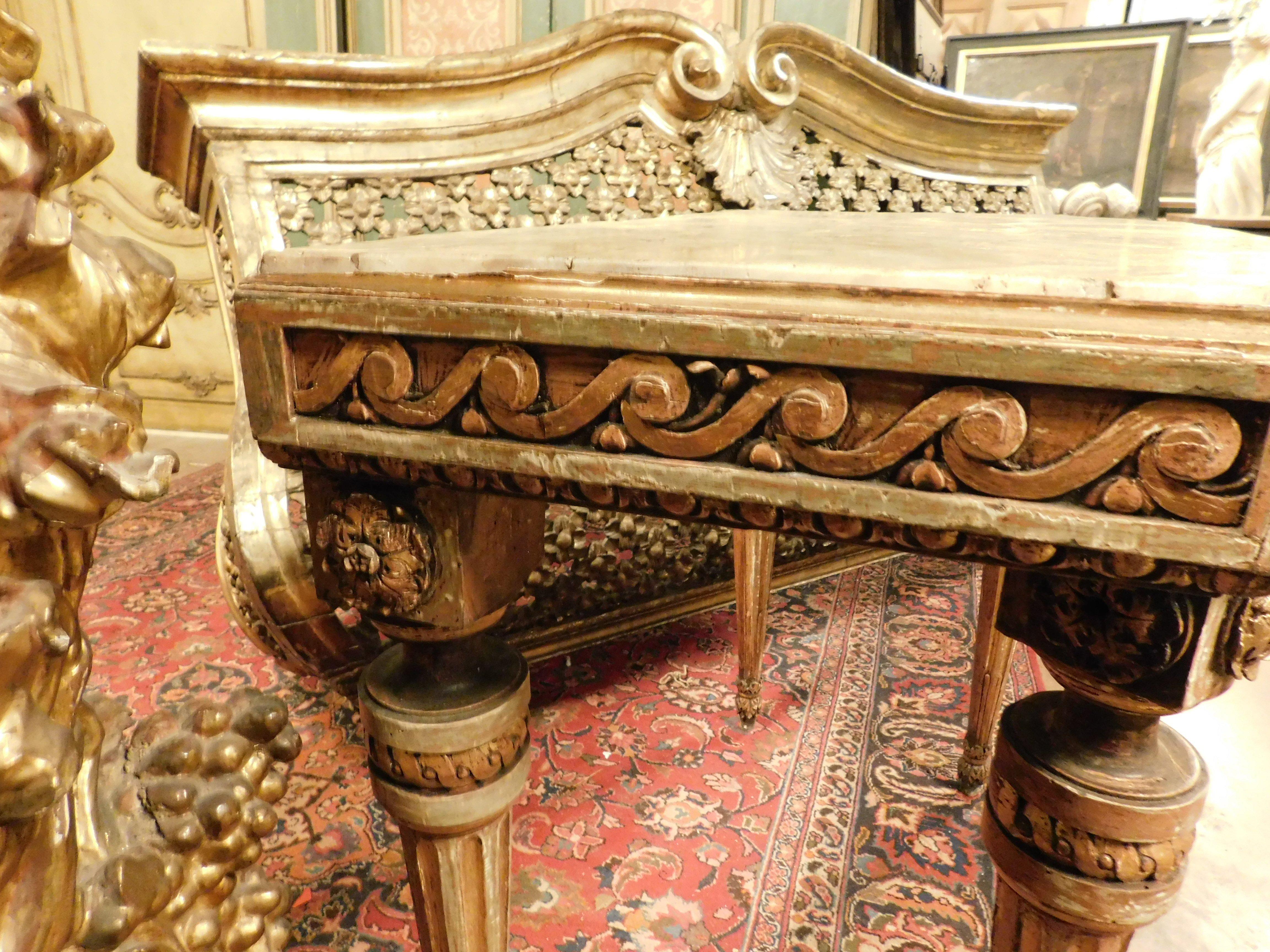 Console table in lacquered and gilded wood with floral motifs, alabaster top For Sale 4
