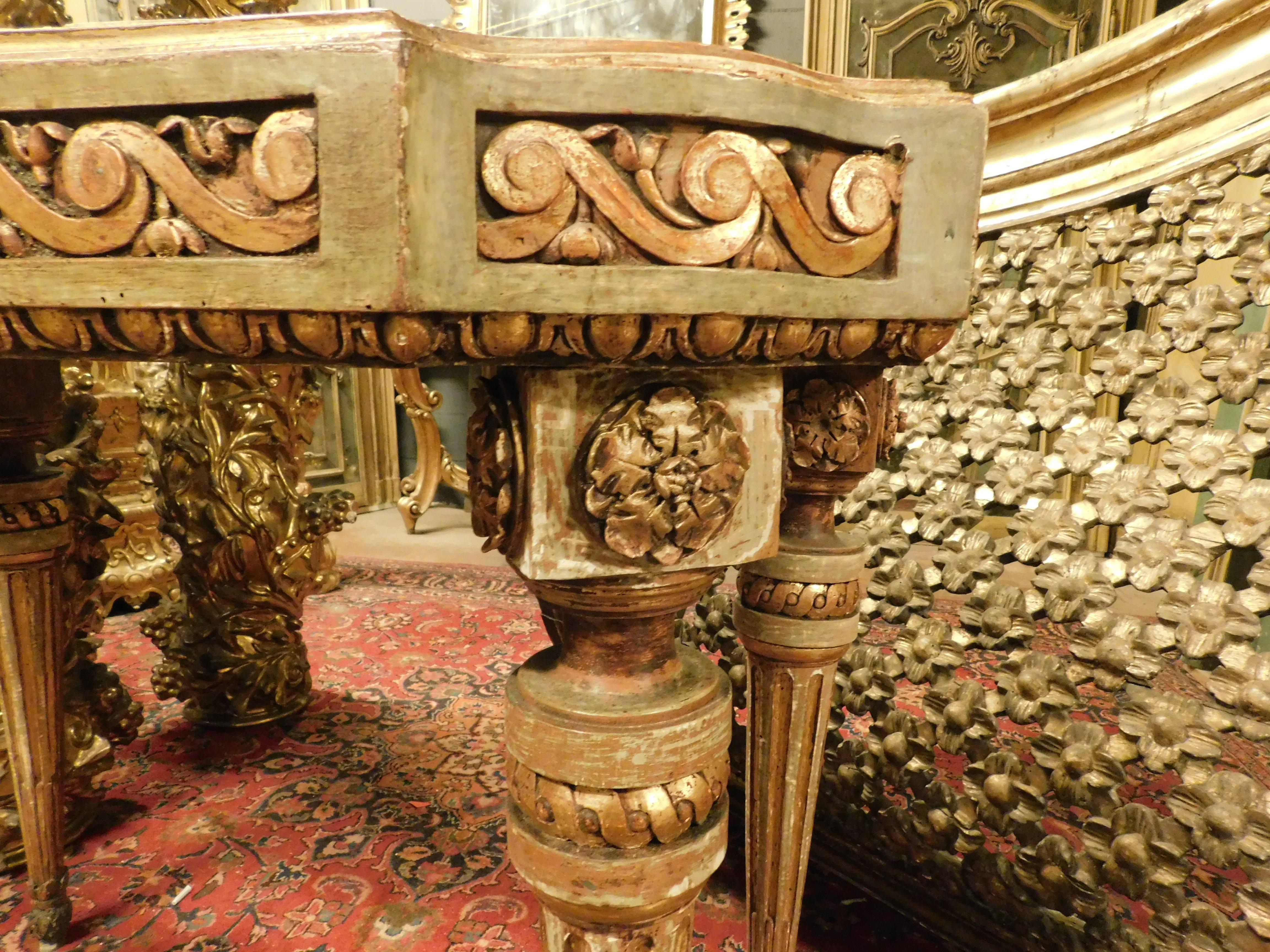 18th Century and Earlier Console table in lacquered and gilded wood with floral motifs, alabaster top For Sale