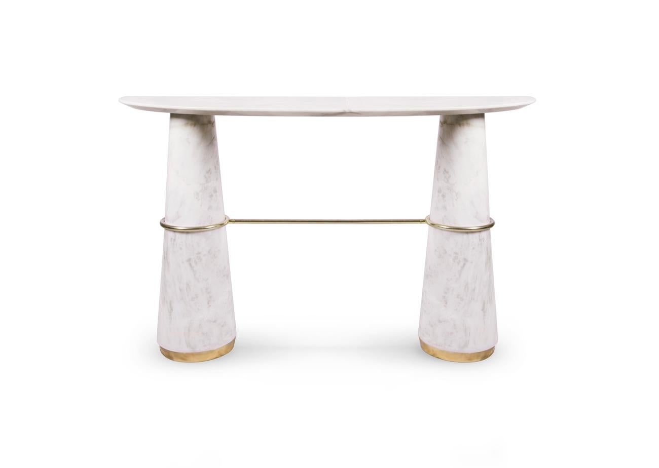 Table console en marbre avec détails en laiton
Délai de production : 8-9 semaines
Mesures : H 35.44 in, W 55.12 in, D 15.75 in.
H 90 cm, L 140 cm, P 40 cm.
  