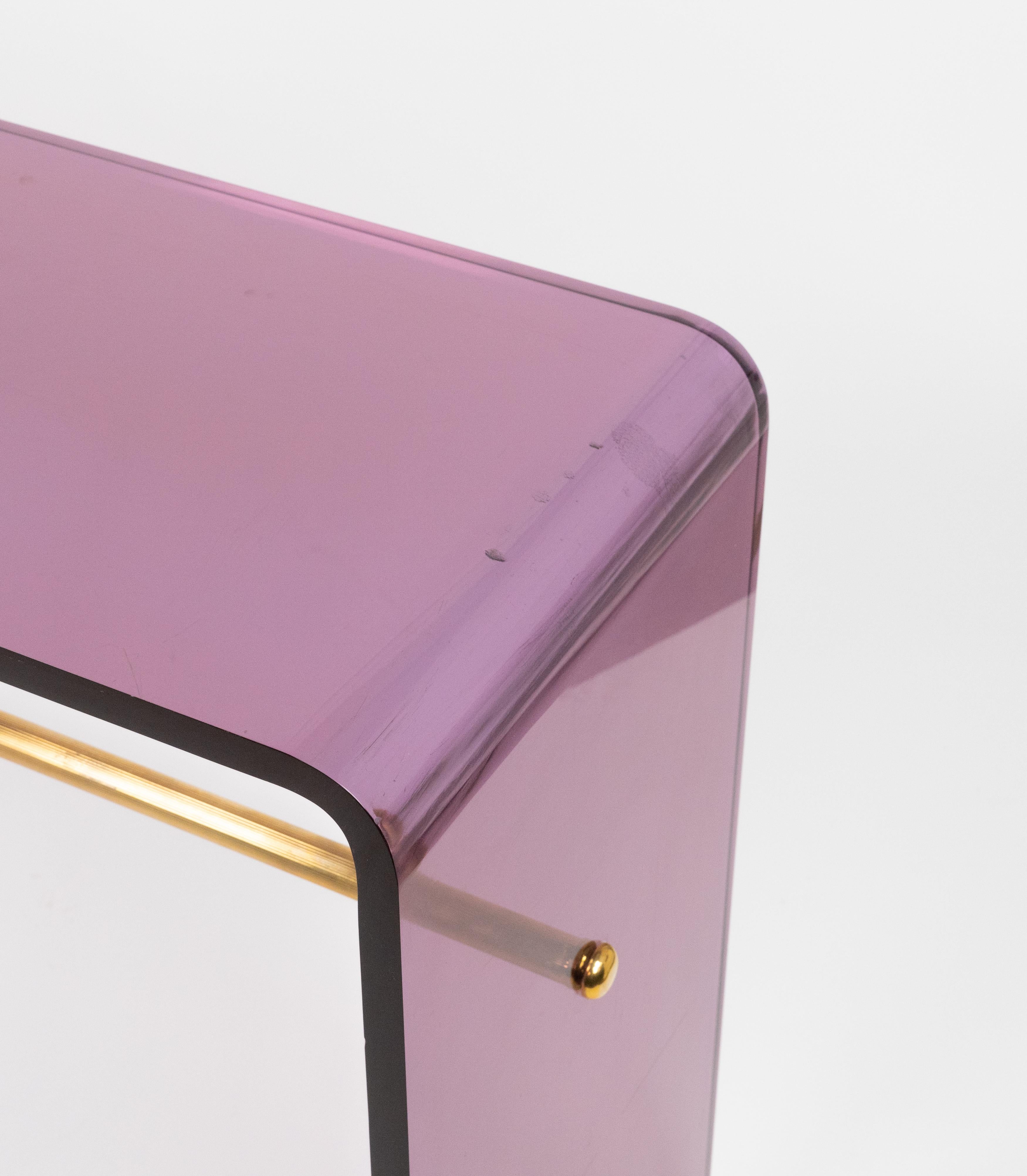 Table console en lucite mauve et laiton style Alessandro Albrizzi, Italie 1970 en vente 10